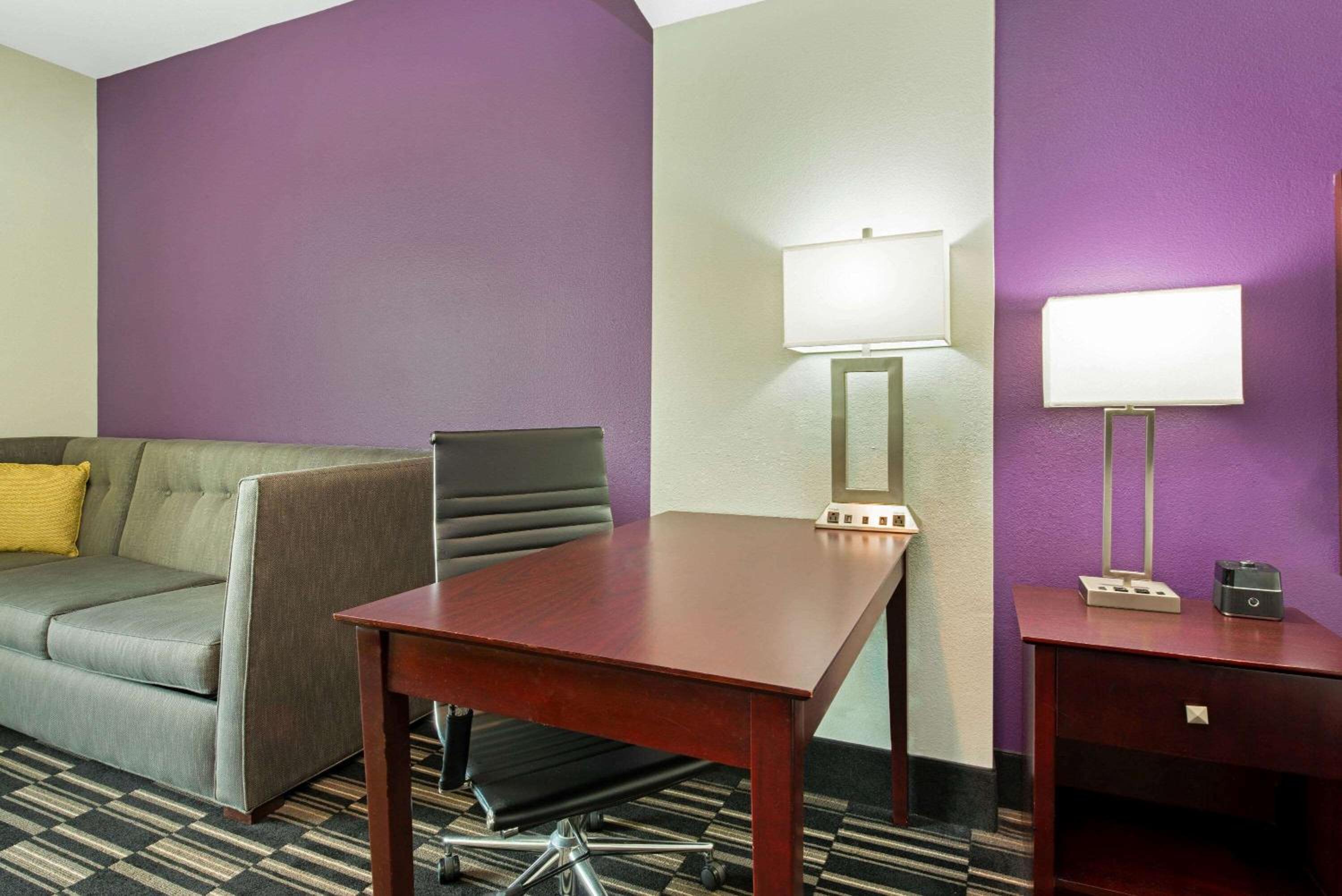 Deluxe King Room - Photo 2