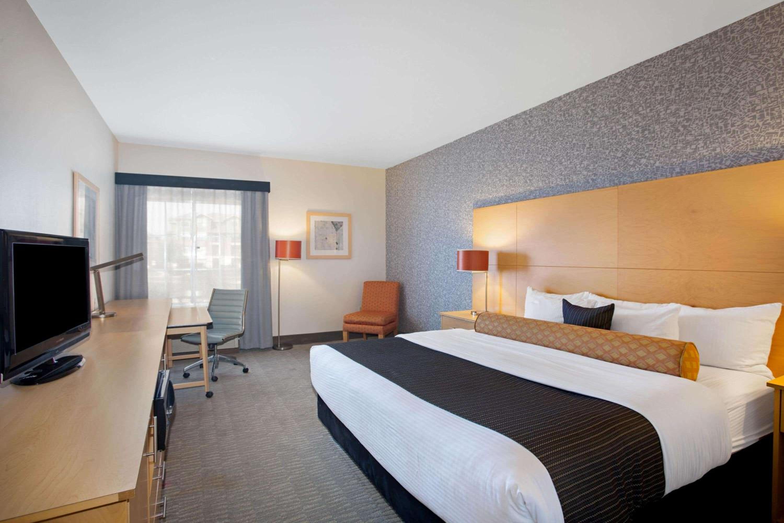 Deluxe King Room - Photo 4