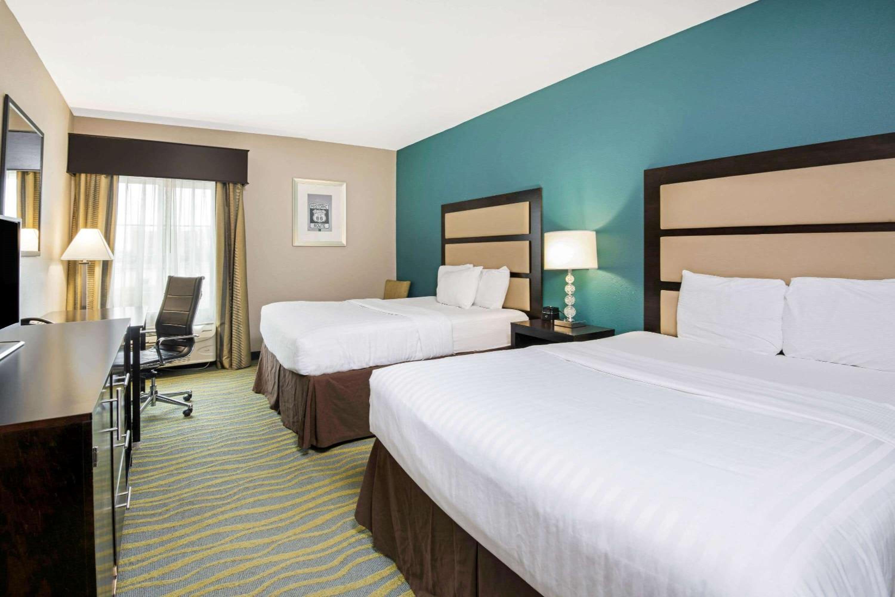 Deluxe Queen Room with Two Queen Beds photo 2