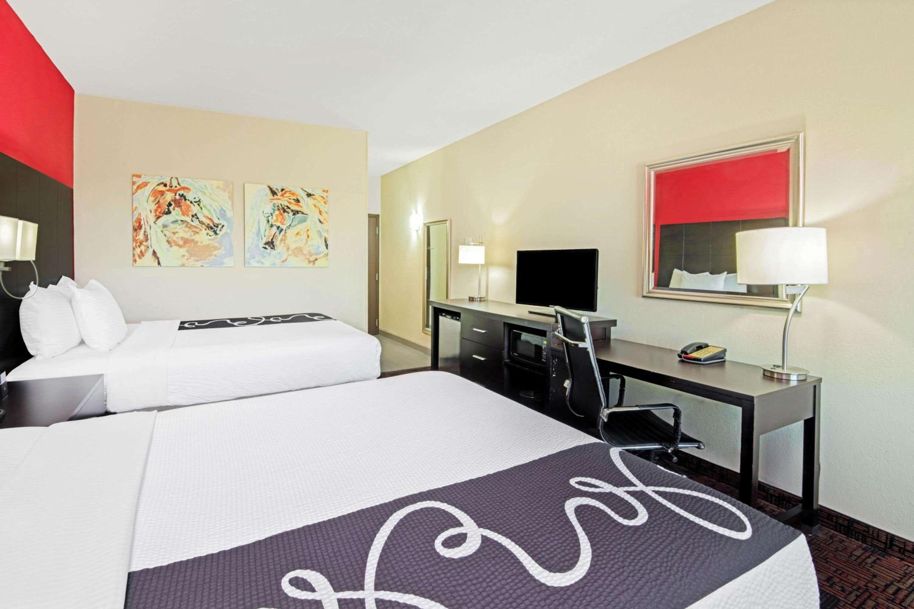 2 Queen Beds - Non-Smoking