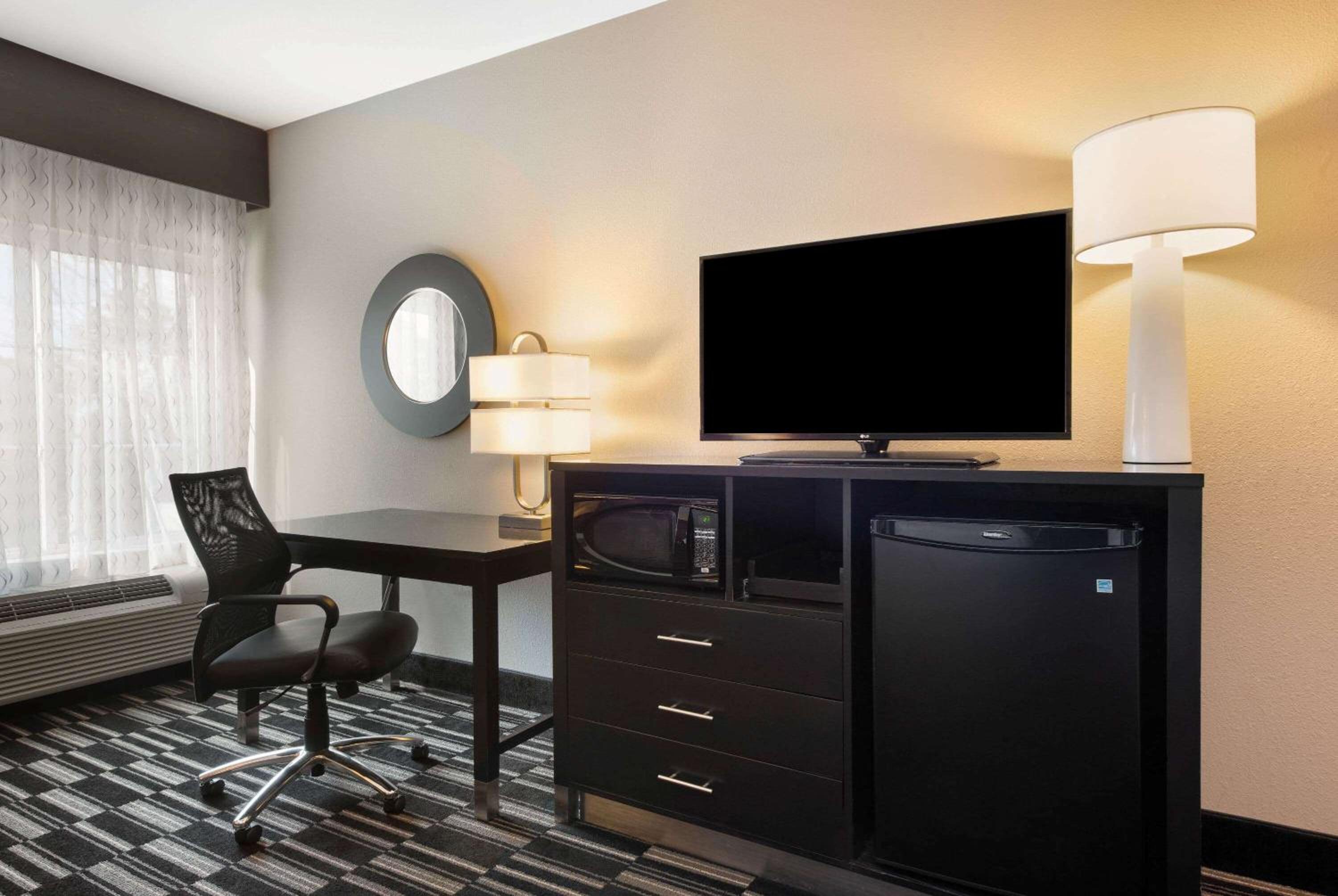 King Room - Mobility Access/Non-Smoking photo 2