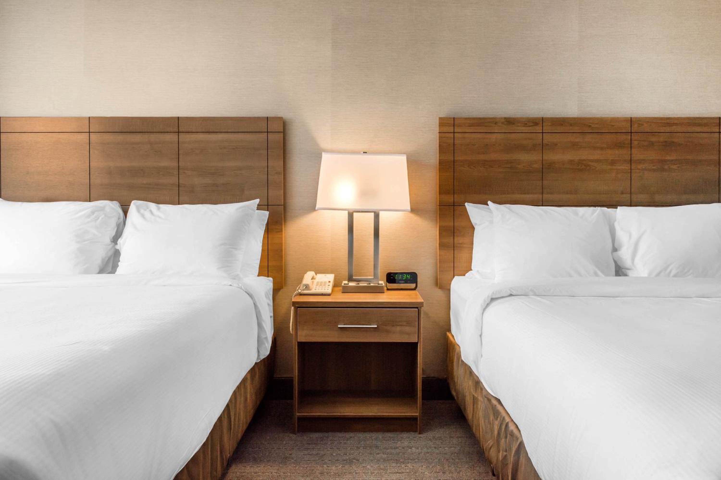 Double Room with Two Double Beds - Photo 2