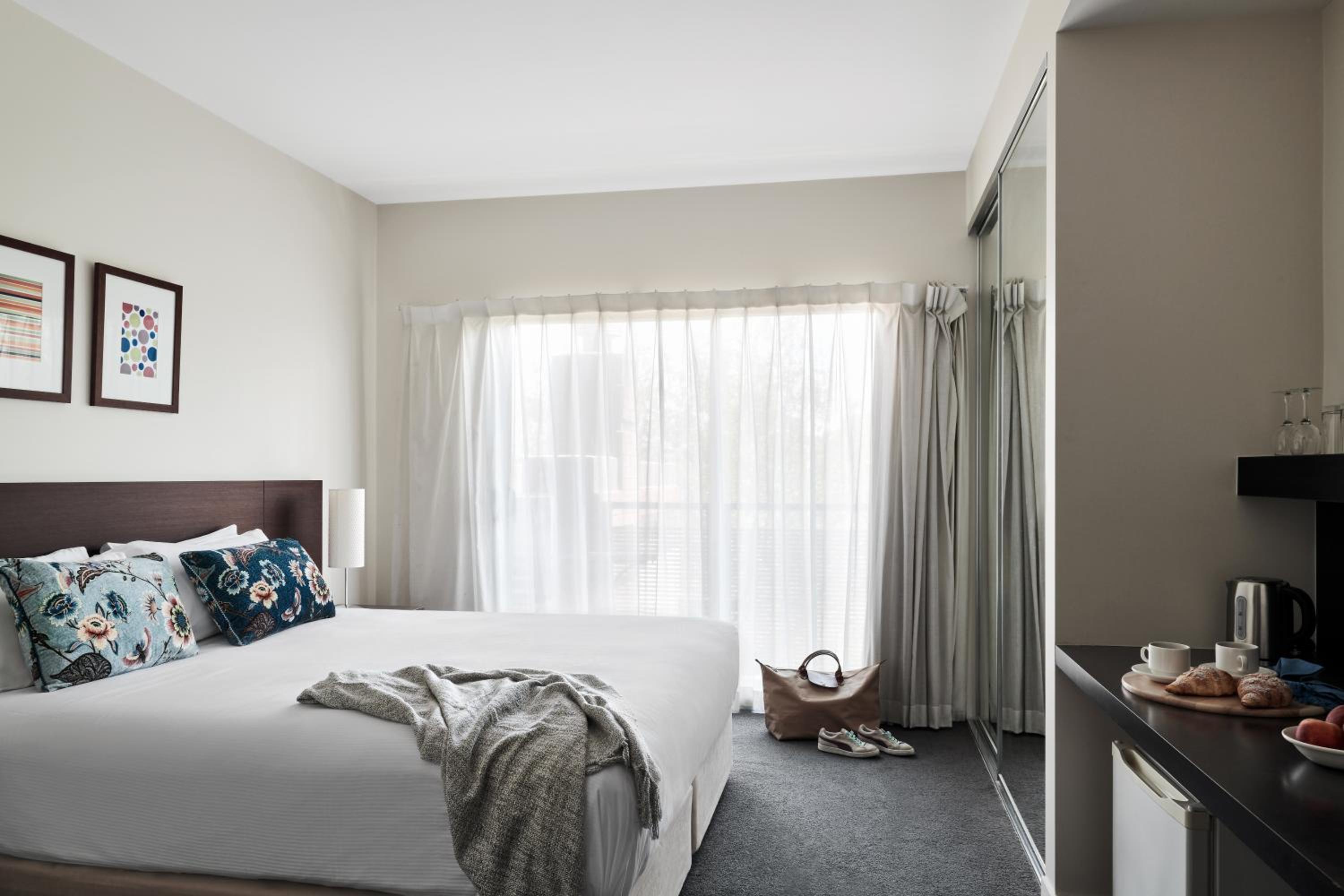 Studio Apartment - Photo 1