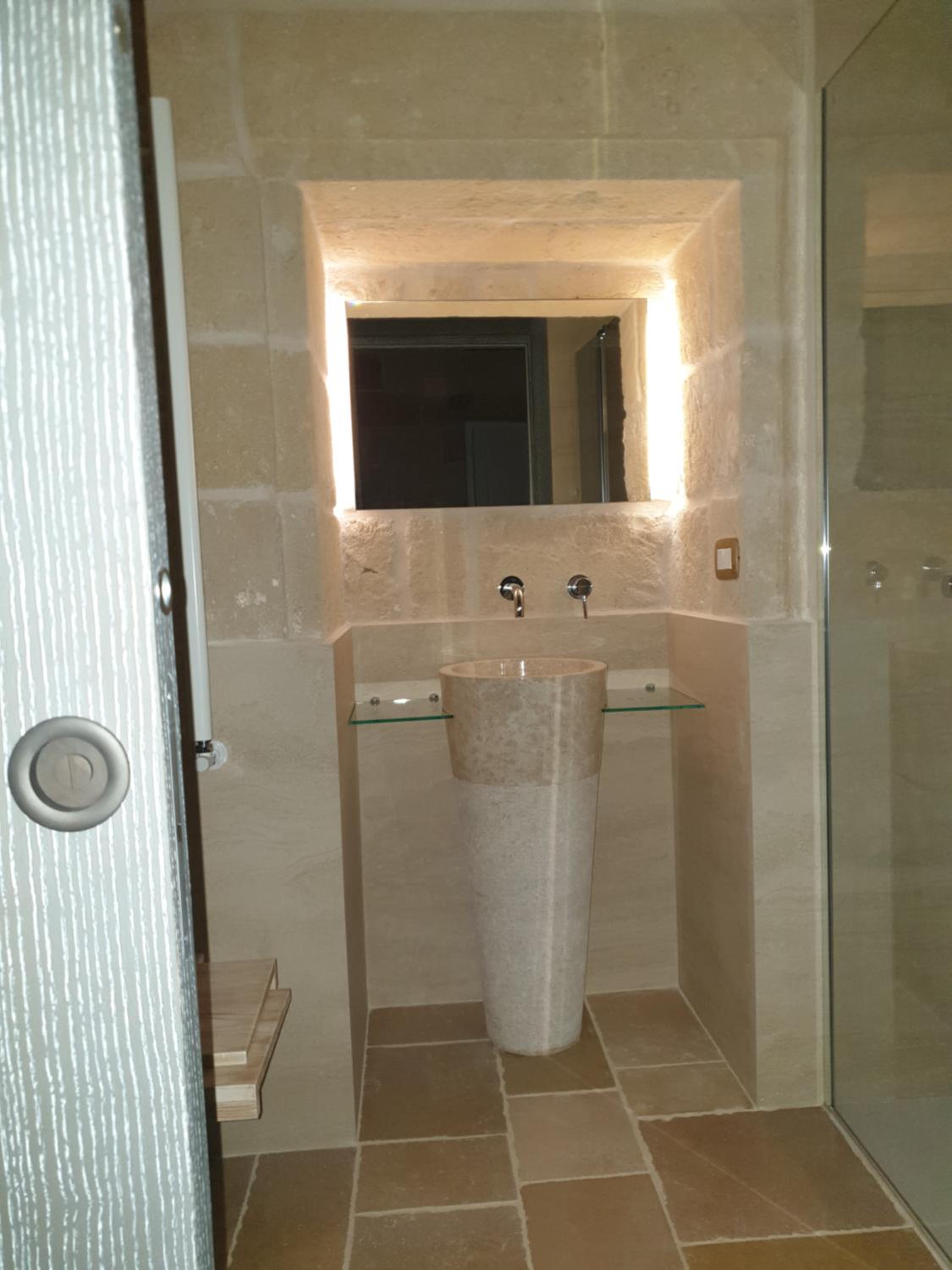 Deluxe Double Room with Balcony photo 3