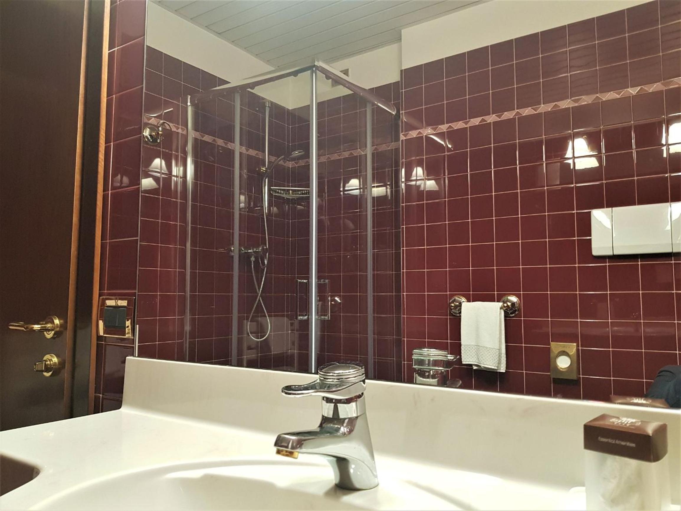 Deluxe Double or Twin Room - Photo 5