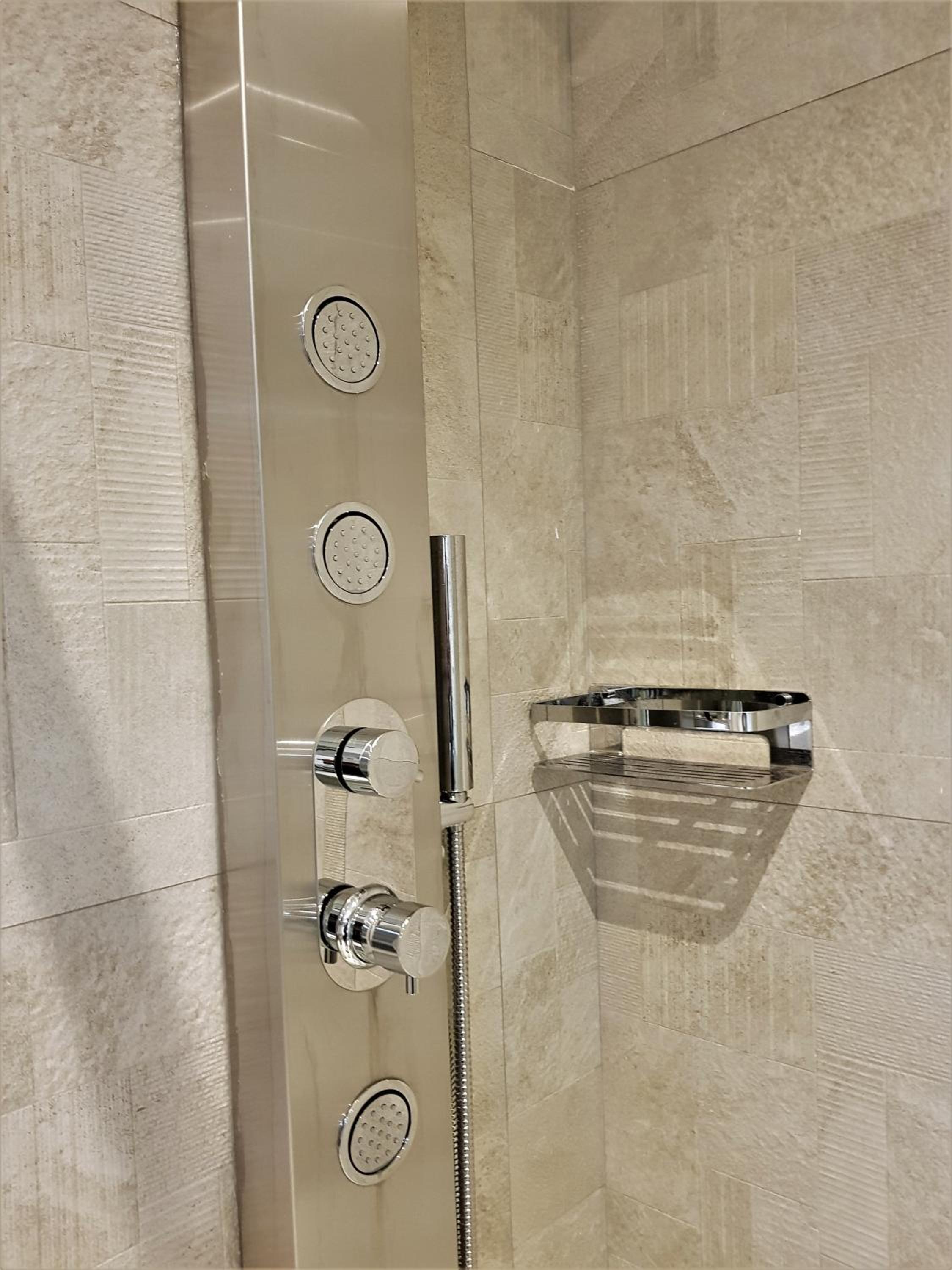 Deluxe Double or Twin Room - Photo 10