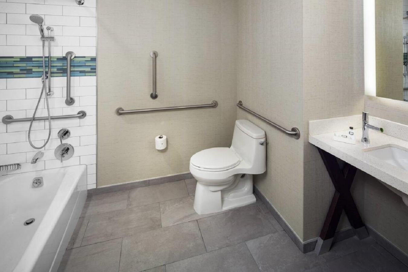 Standard King Room with Mobility Accessible Tub