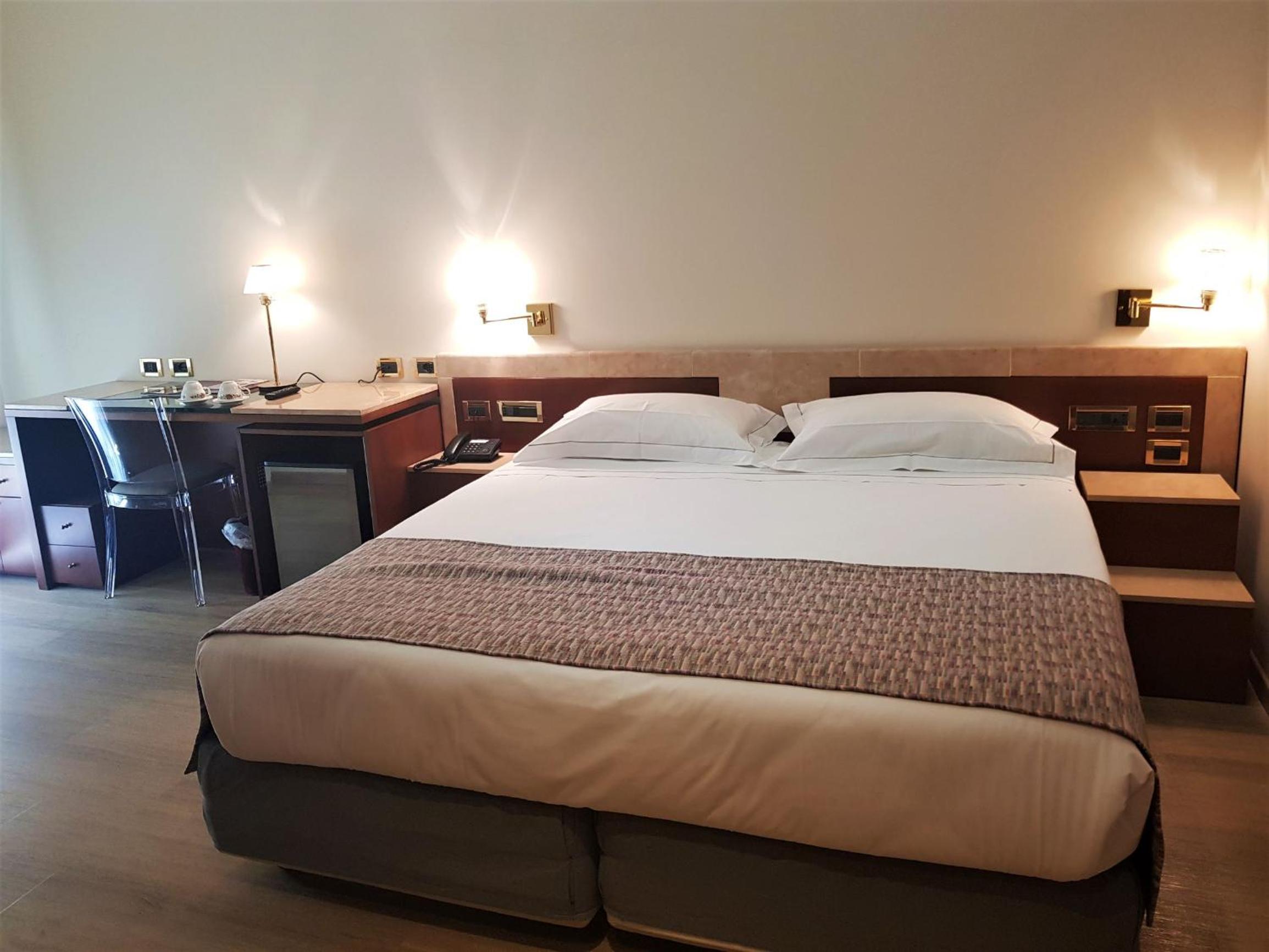 Deluxe Double or Twin Room - Photo 15