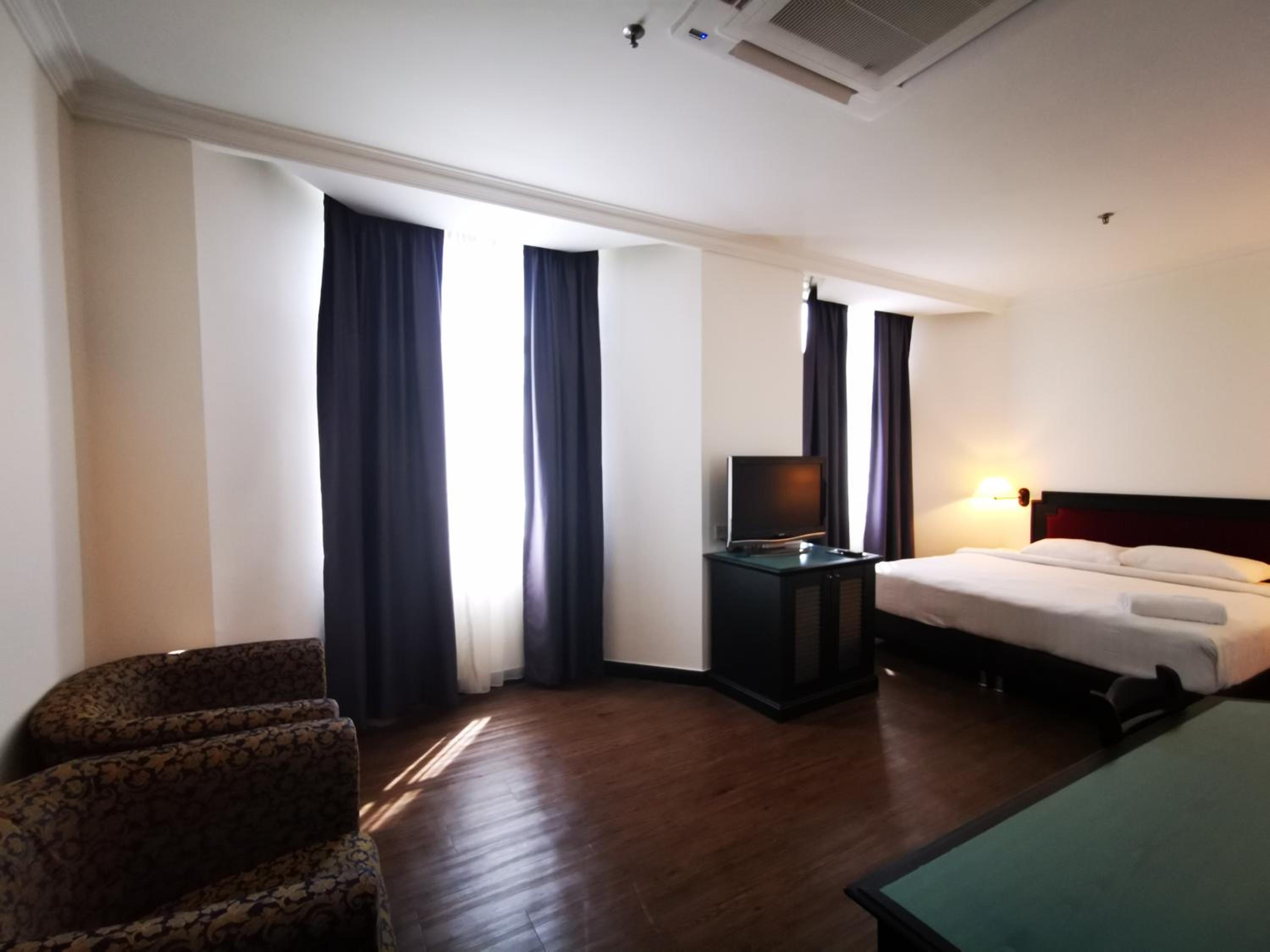 Deluxe Queen Room