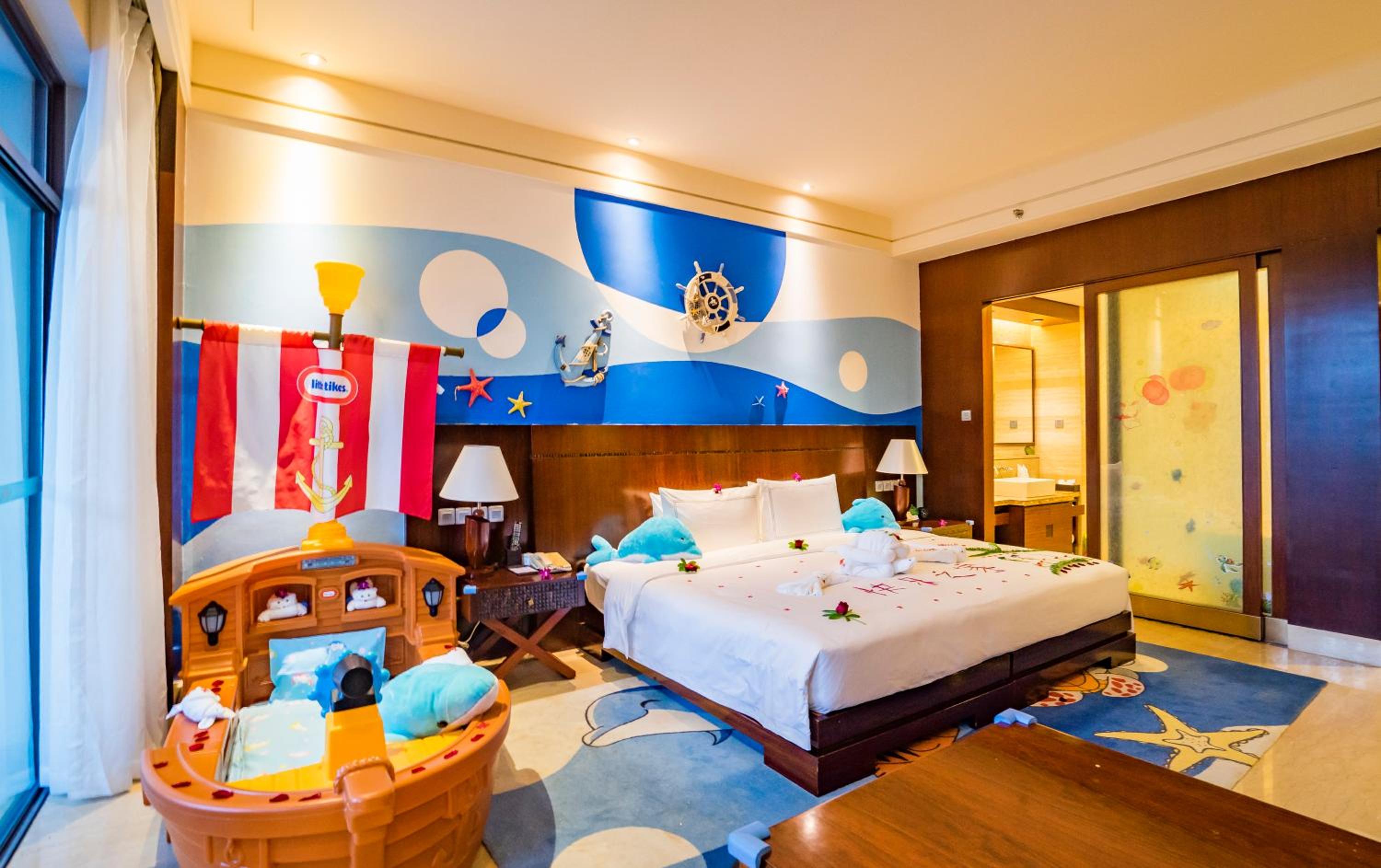Deluxe Family Room with children's Pool (Welcome Fruit + Child's cot)
