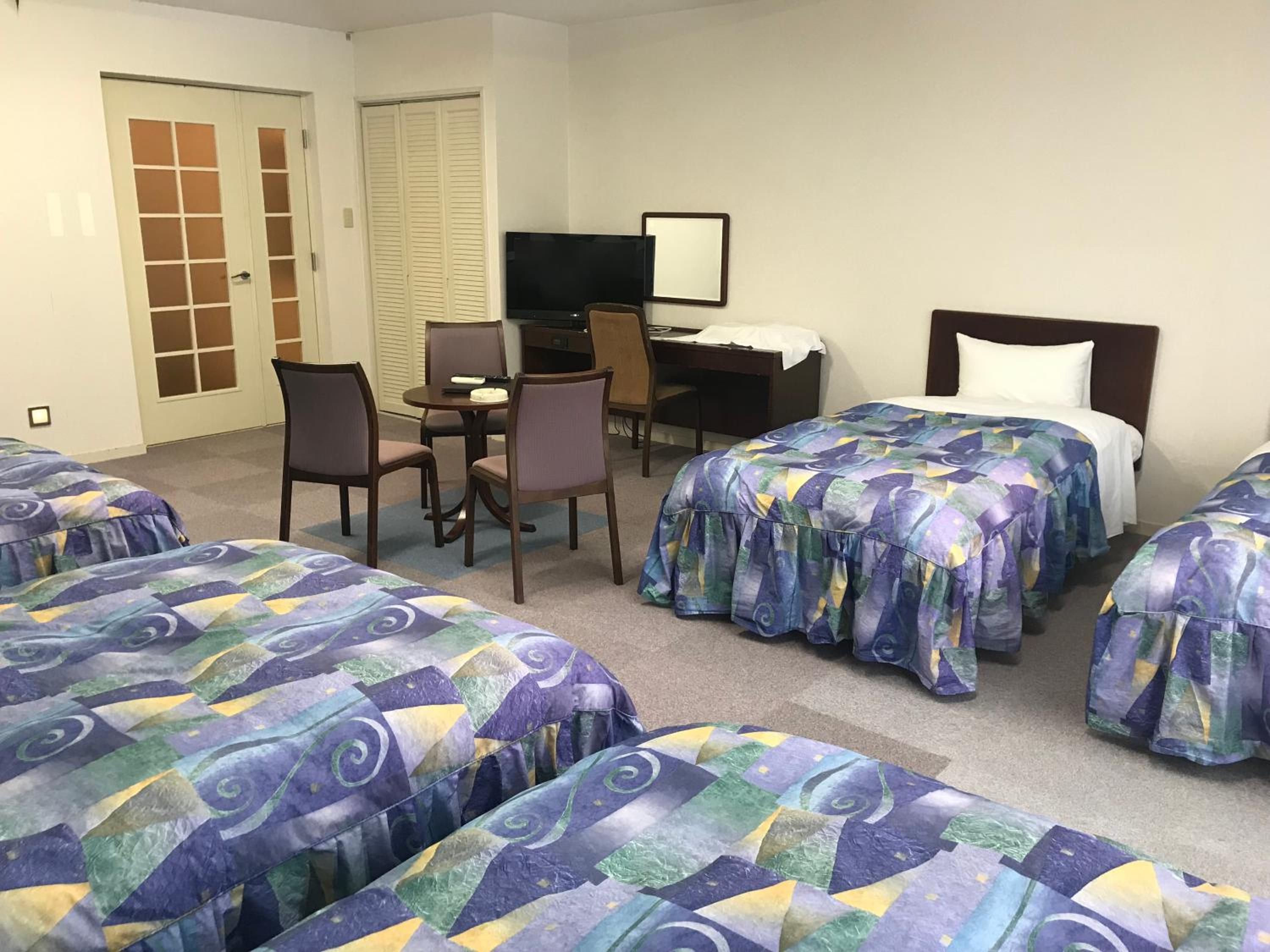 Family Room (6 Adults) with Private Bathroom