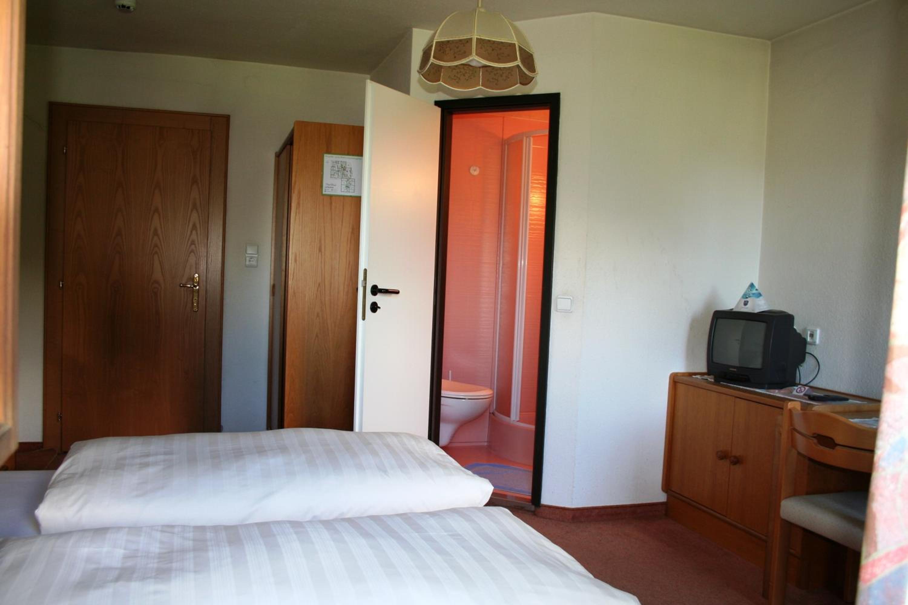 Double Room - Photo 12