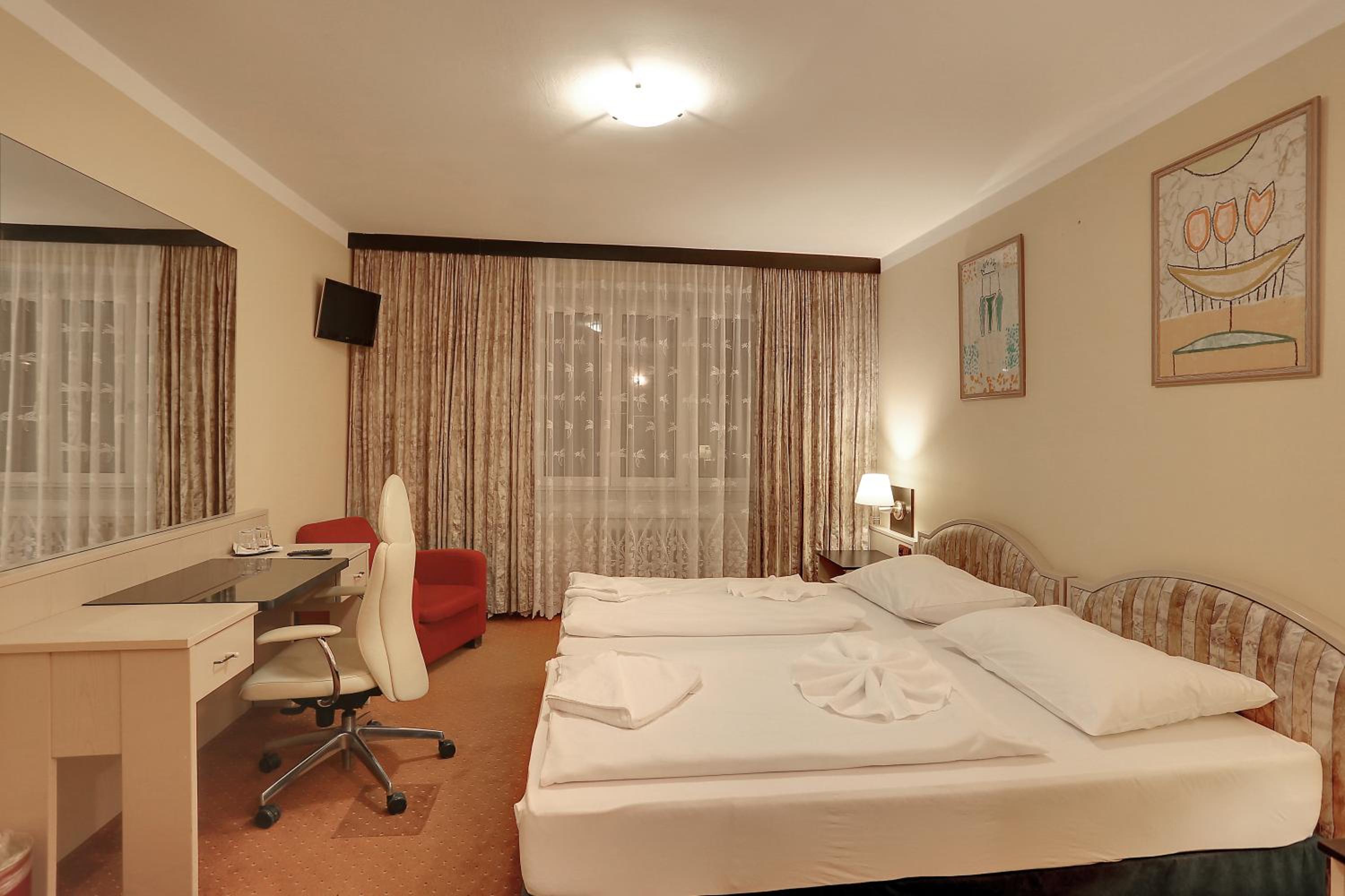 Double or Twin Room - Photo 1