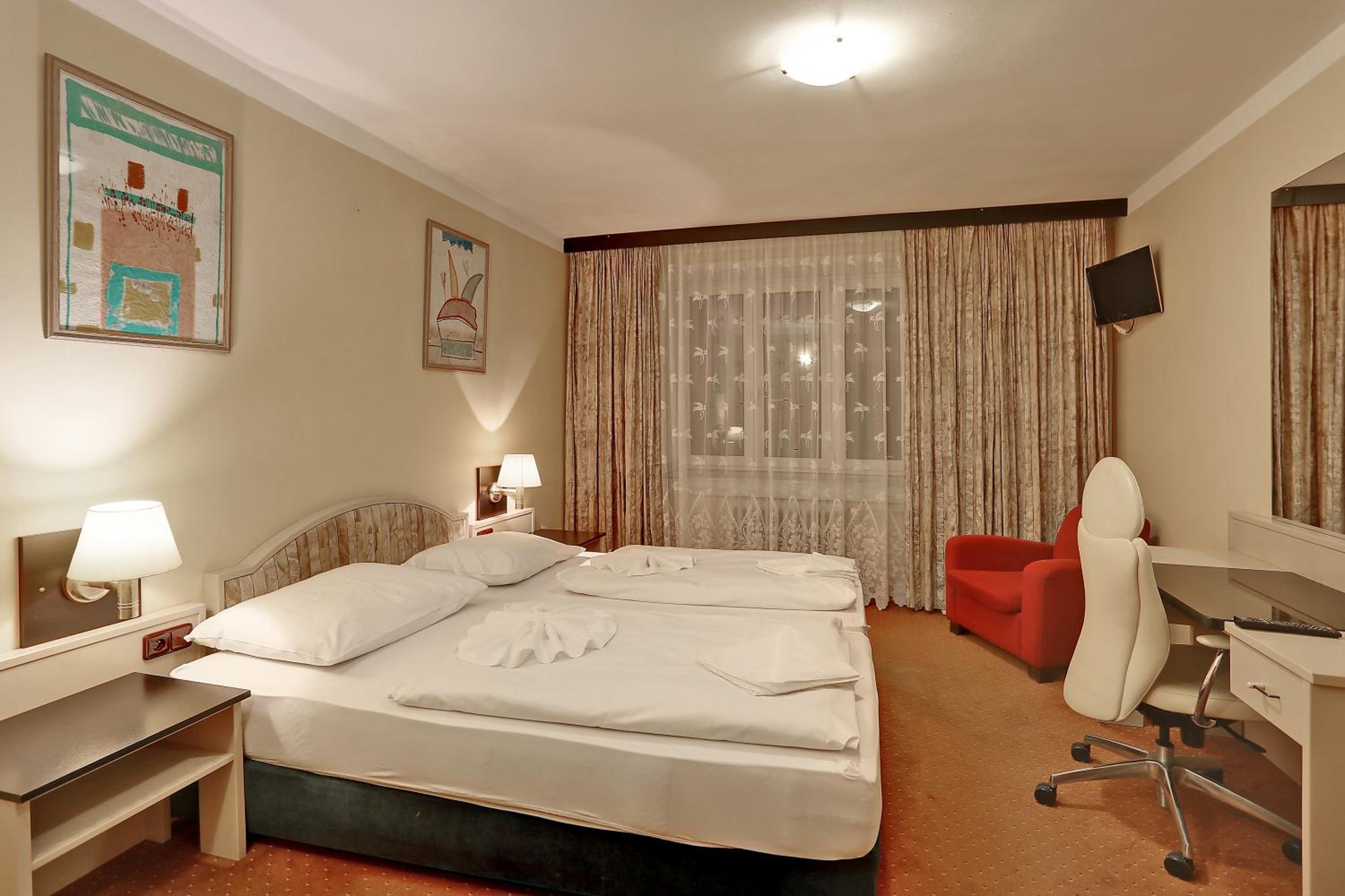 Double or Twin Room - Photo 3