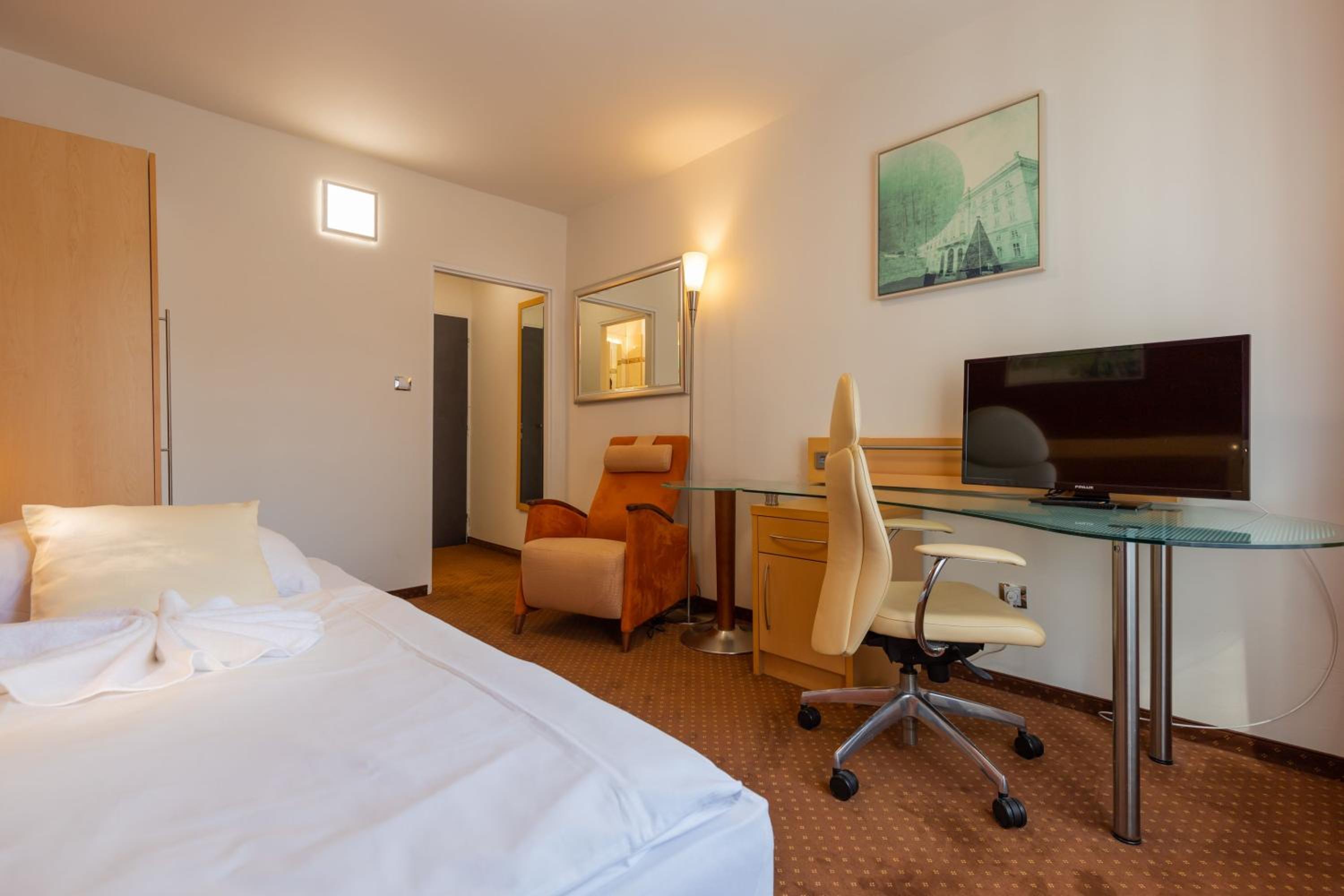 Single Room photo 2