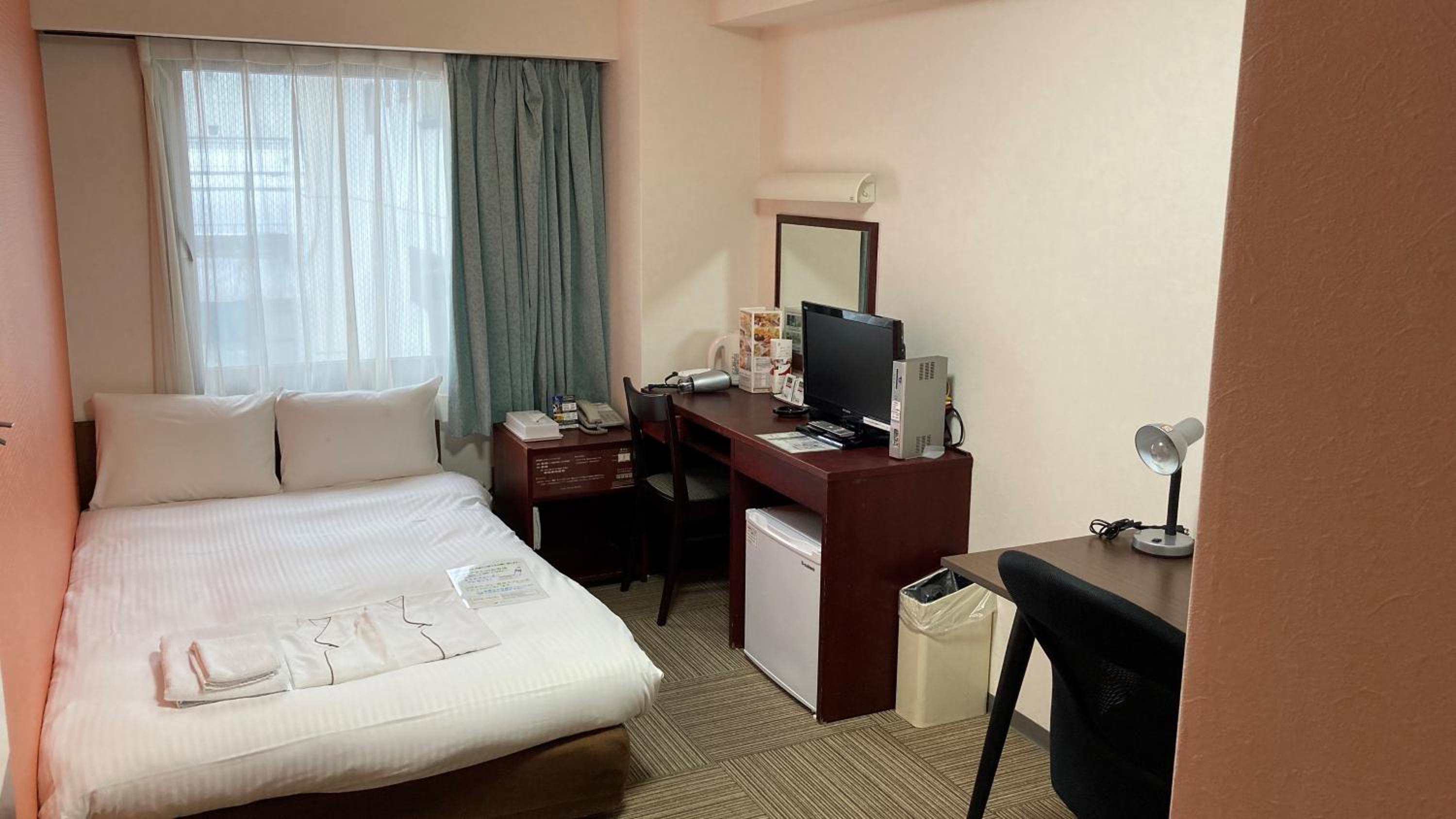 Double Room with Small Double Bed - Smoking photo 1