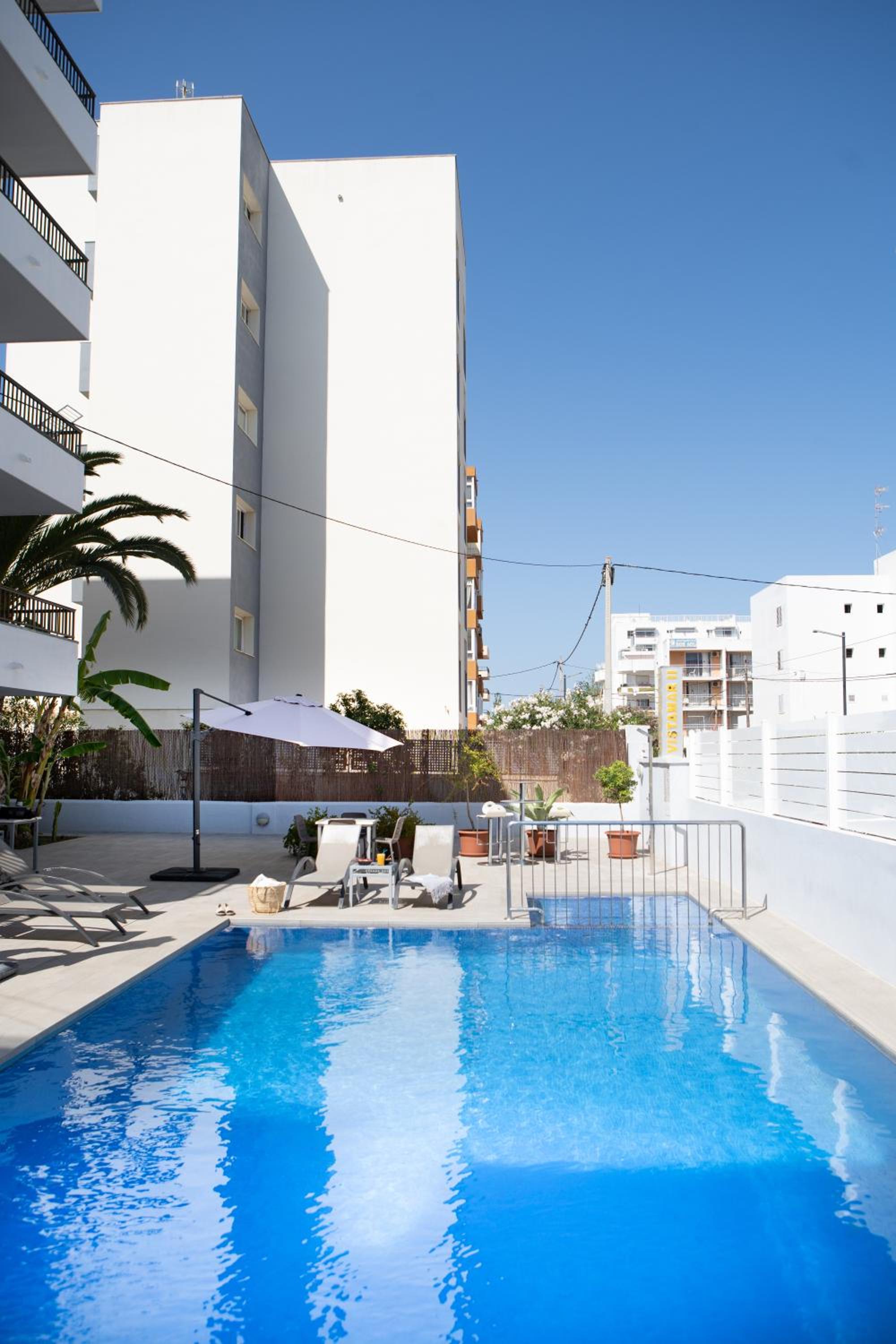 One-Bedroom Apartment (2-3 Adults) with Terrace photo 3