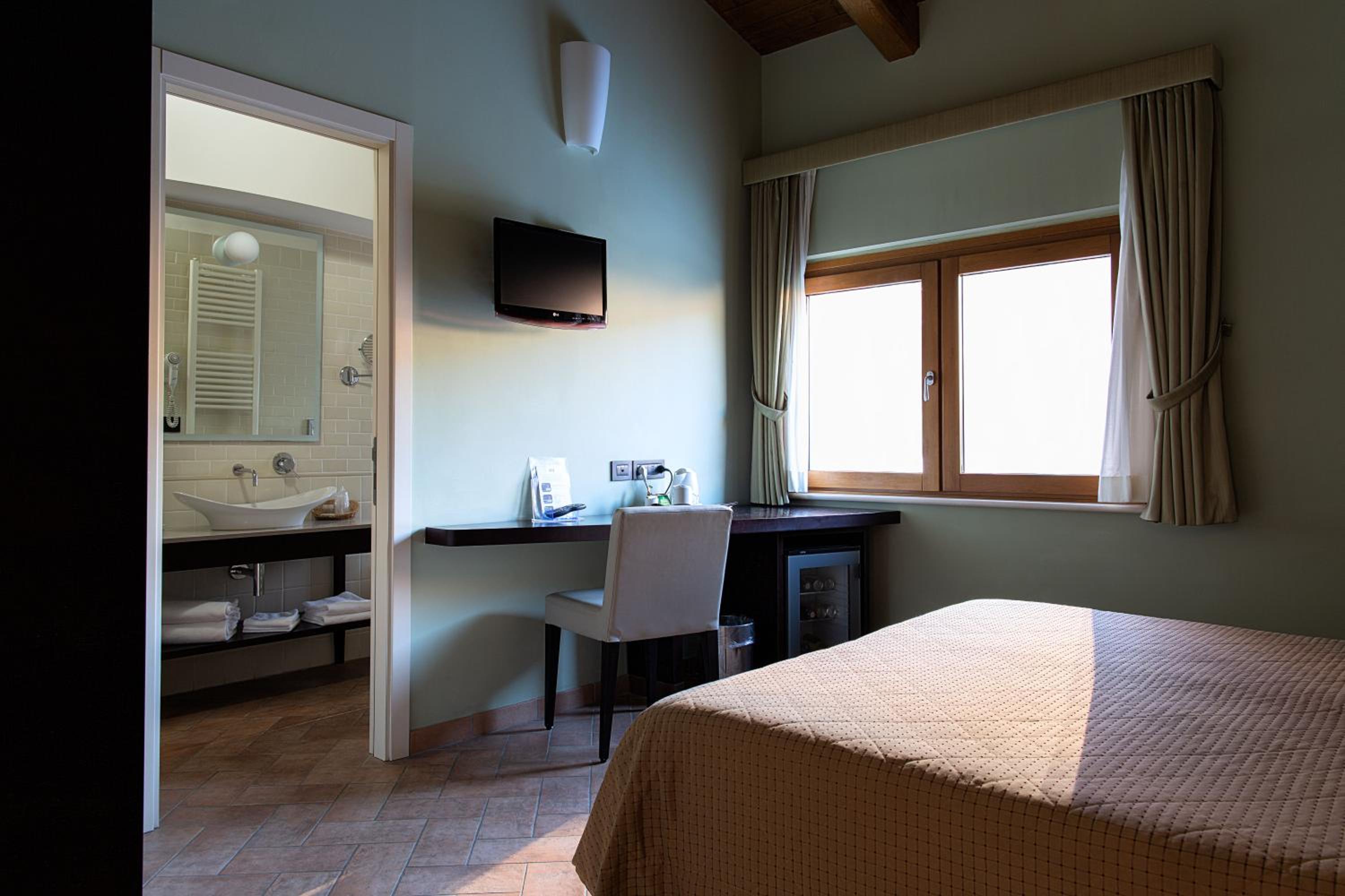 Double or Twin Room - Photo 1