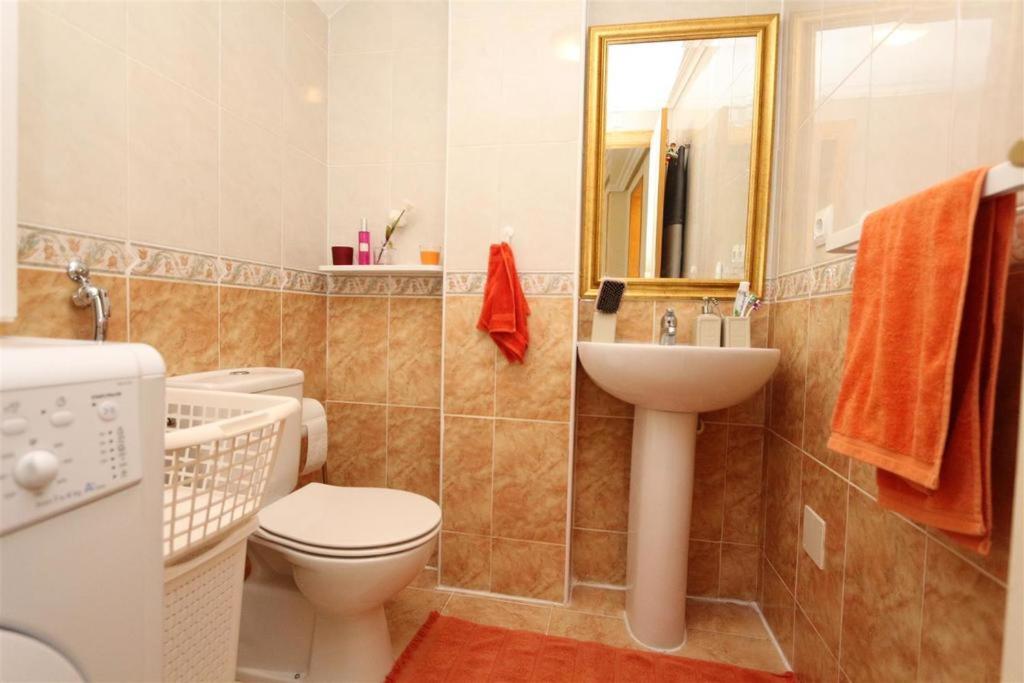 Three-Bedroom House - Photo 4