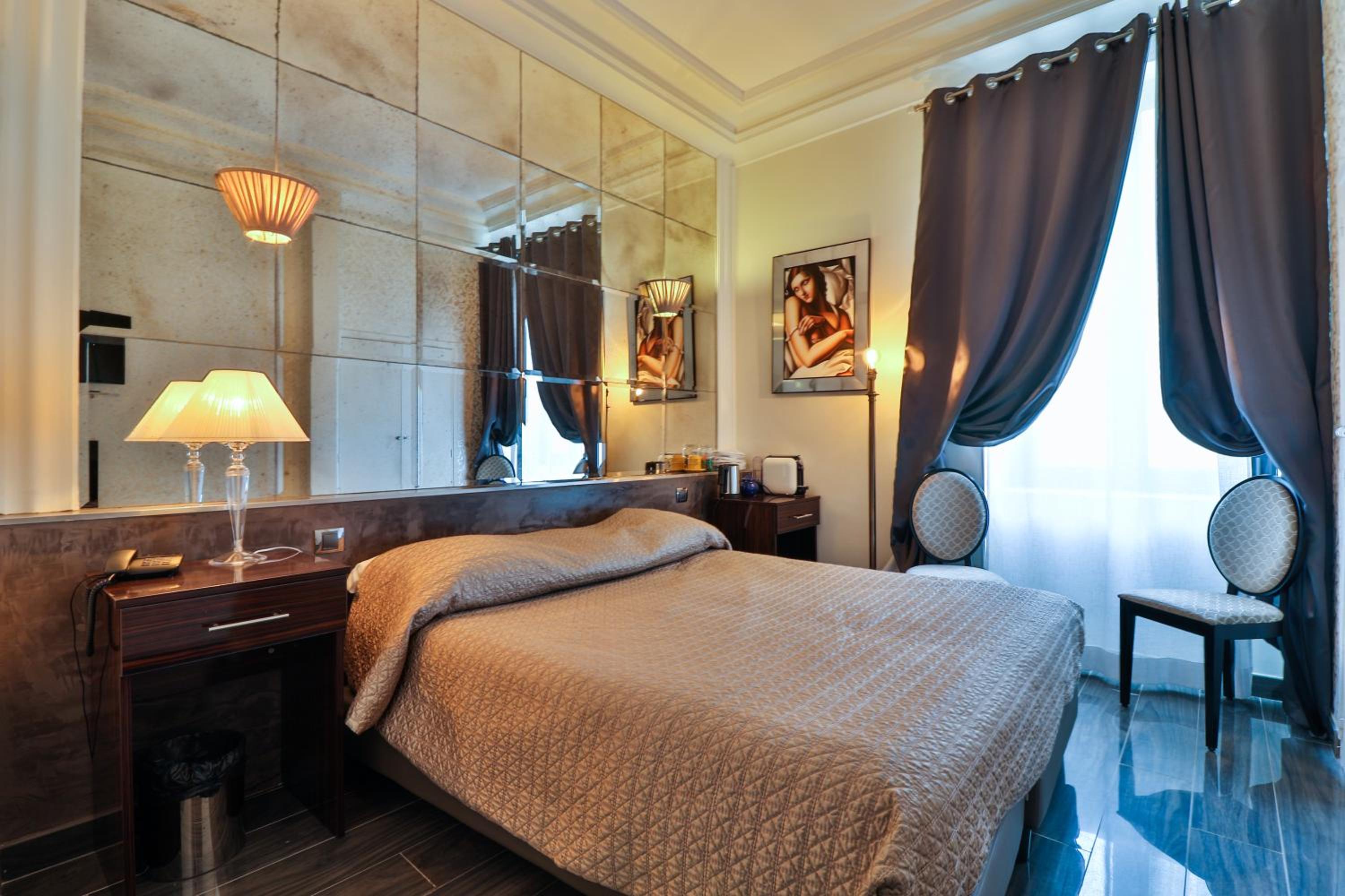 Standard Double Room - Photo 3