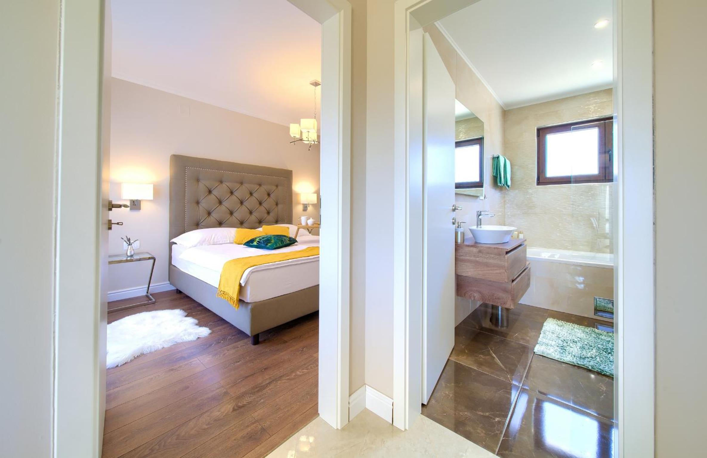 Luxury One-Bedroom Apartment with Terrace and Sea View