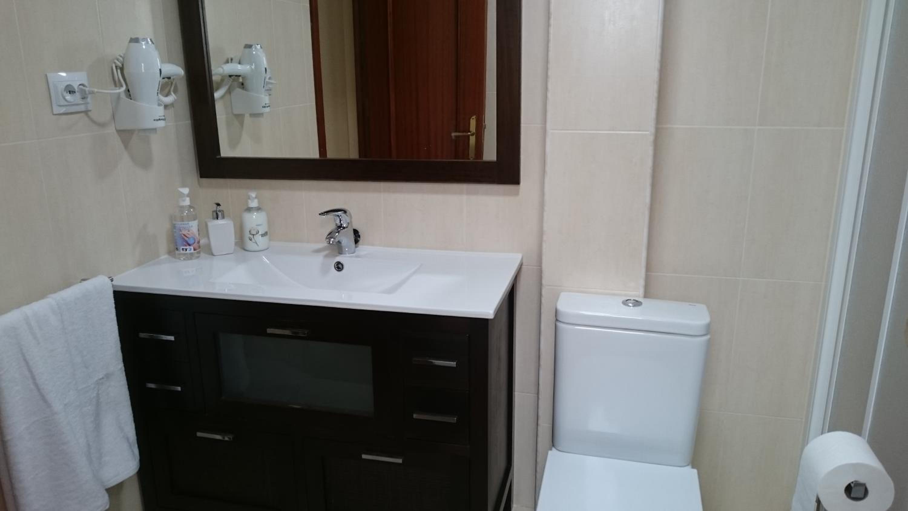 Twin Room with Shared Bathroom photo 3