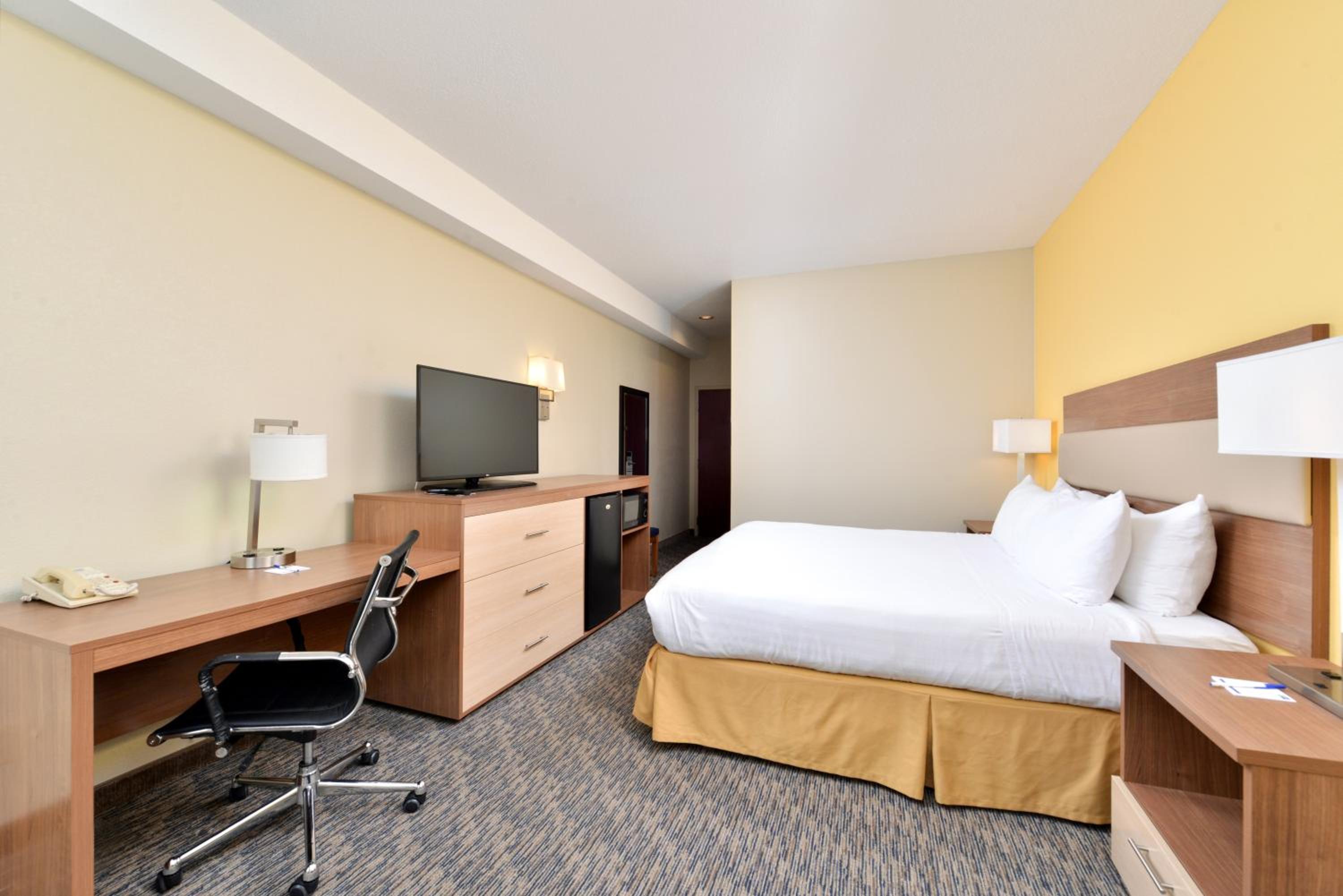 King Room - Disability Access - Poolside - Photo 2