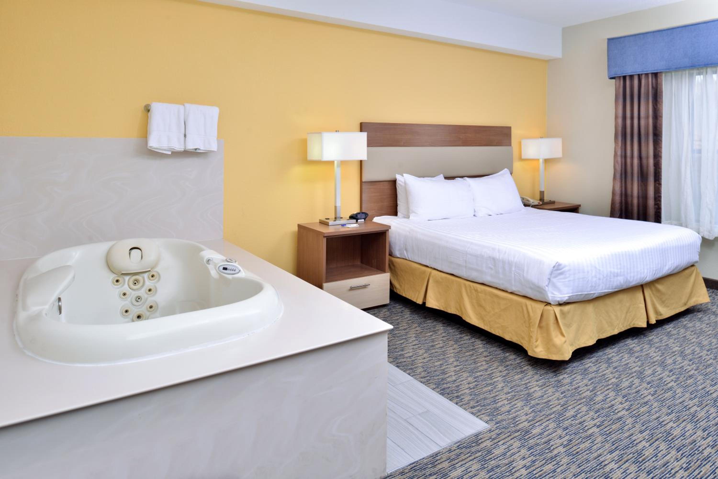 King Suite With Spa Bath - Non-Smoking - Photo 4