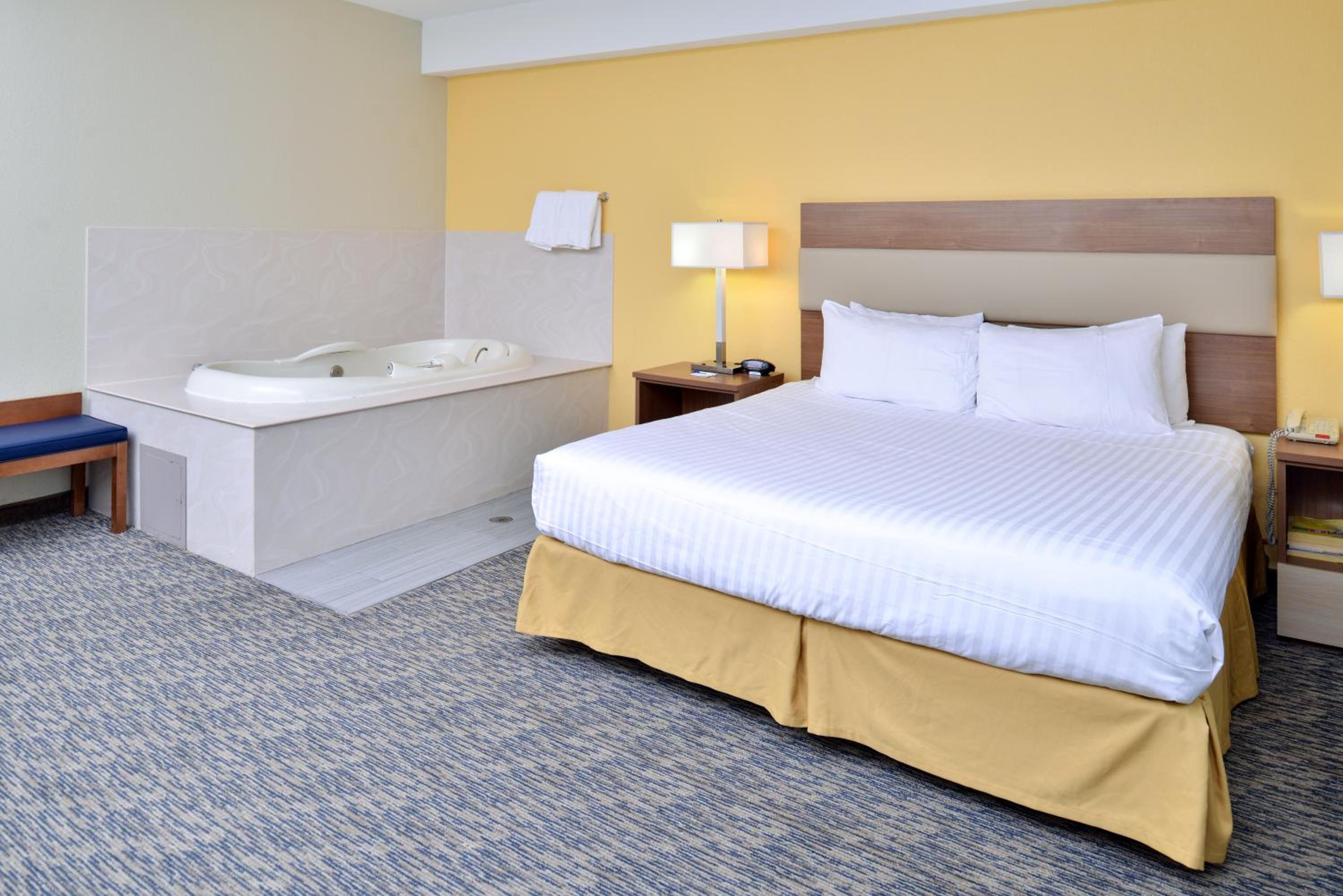 King Suite With Spa Bath - Non-Smoking - Photo 2