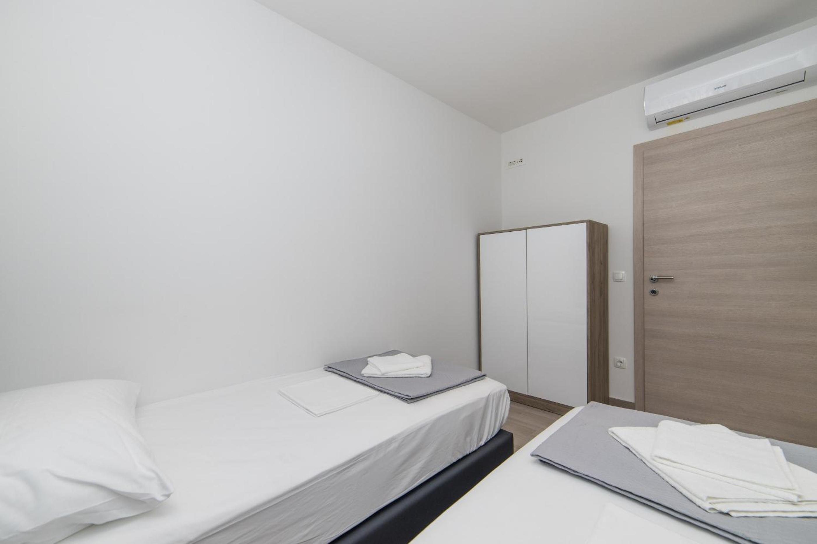 Two bedroom apartment with Balcony photo 3