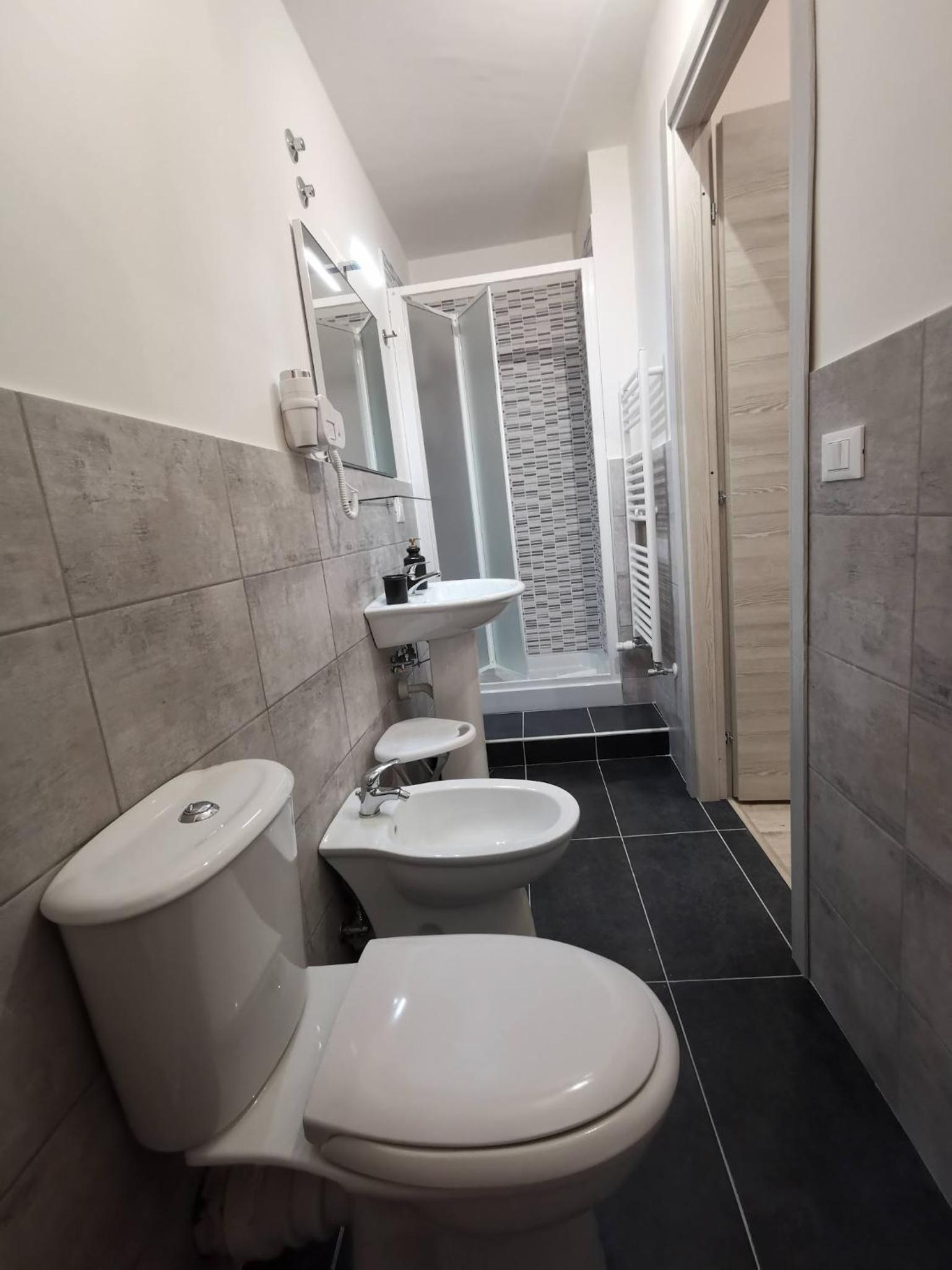 Budget Double Room - Photo 2