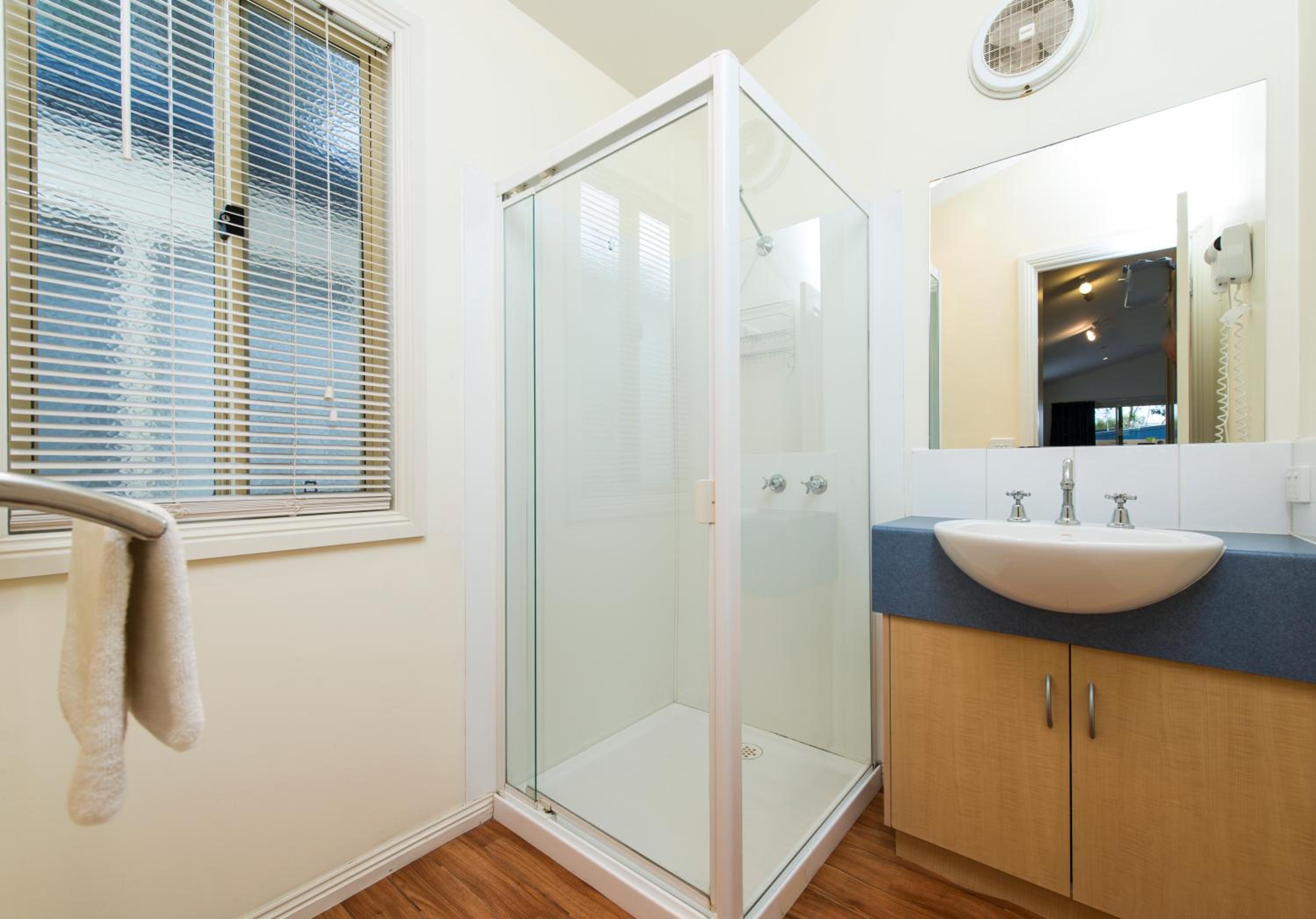 Three-Bedroom Villa - Photo 4
