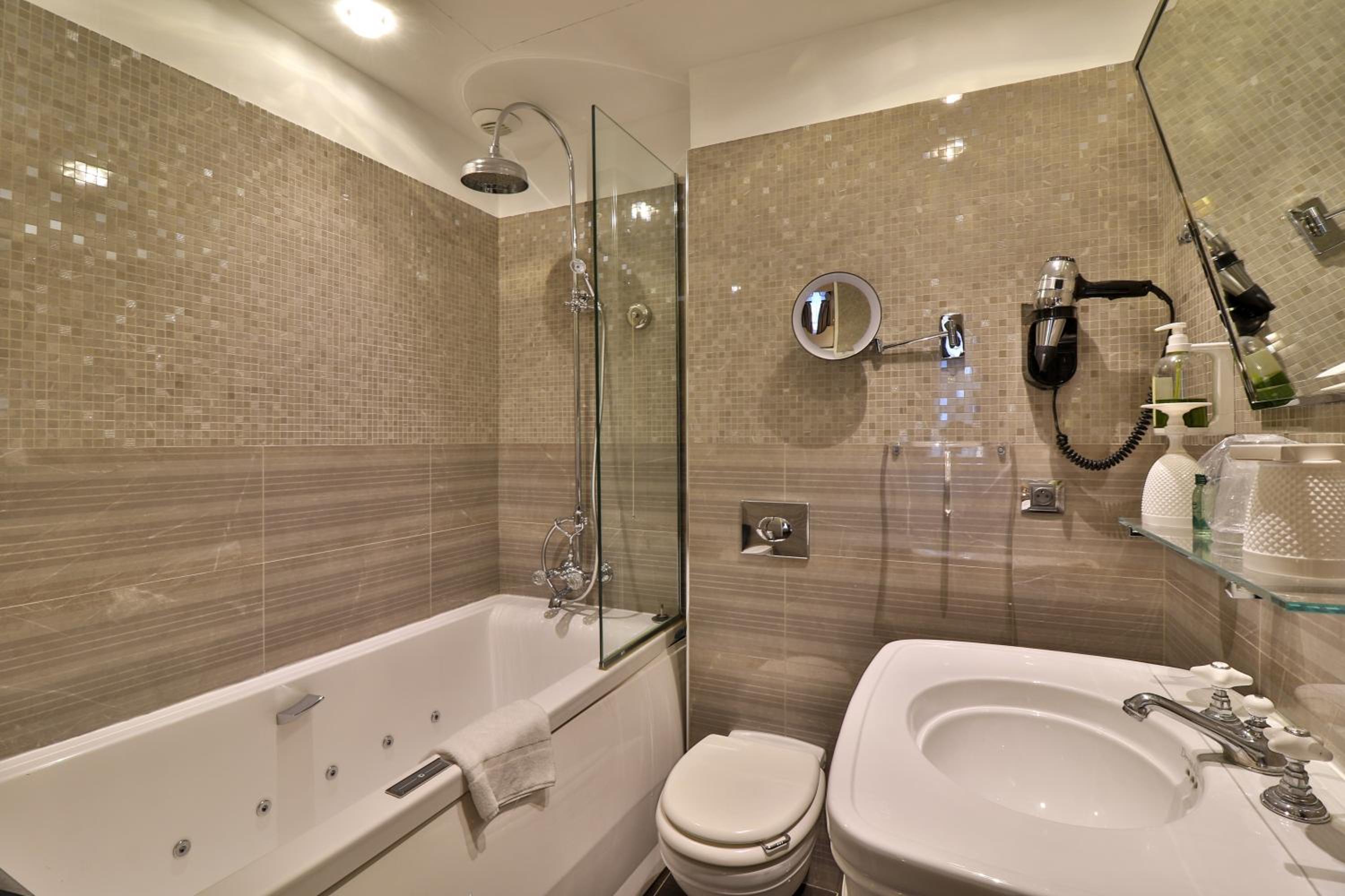 Superior Double Room - Photo 9