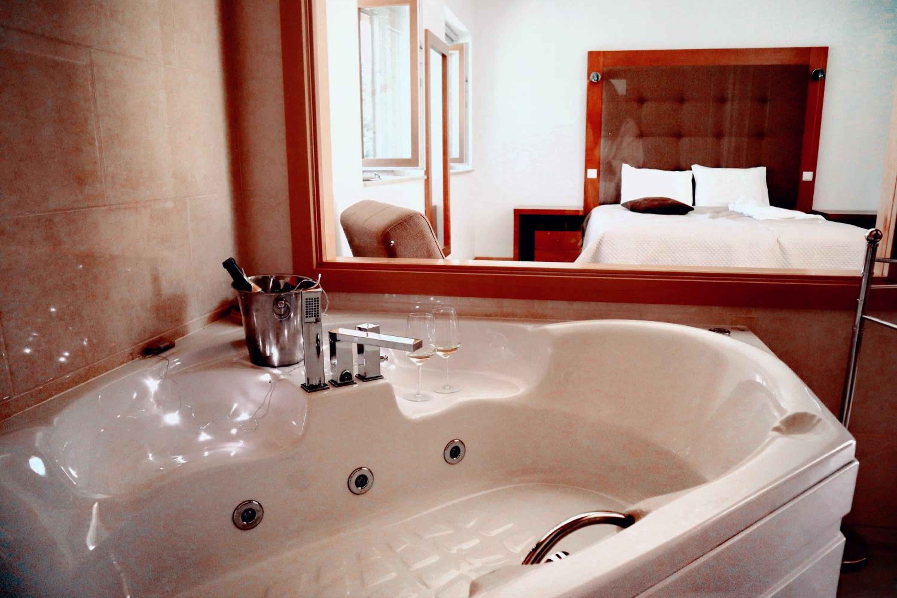 King Room with Spa Bath - Photo 14