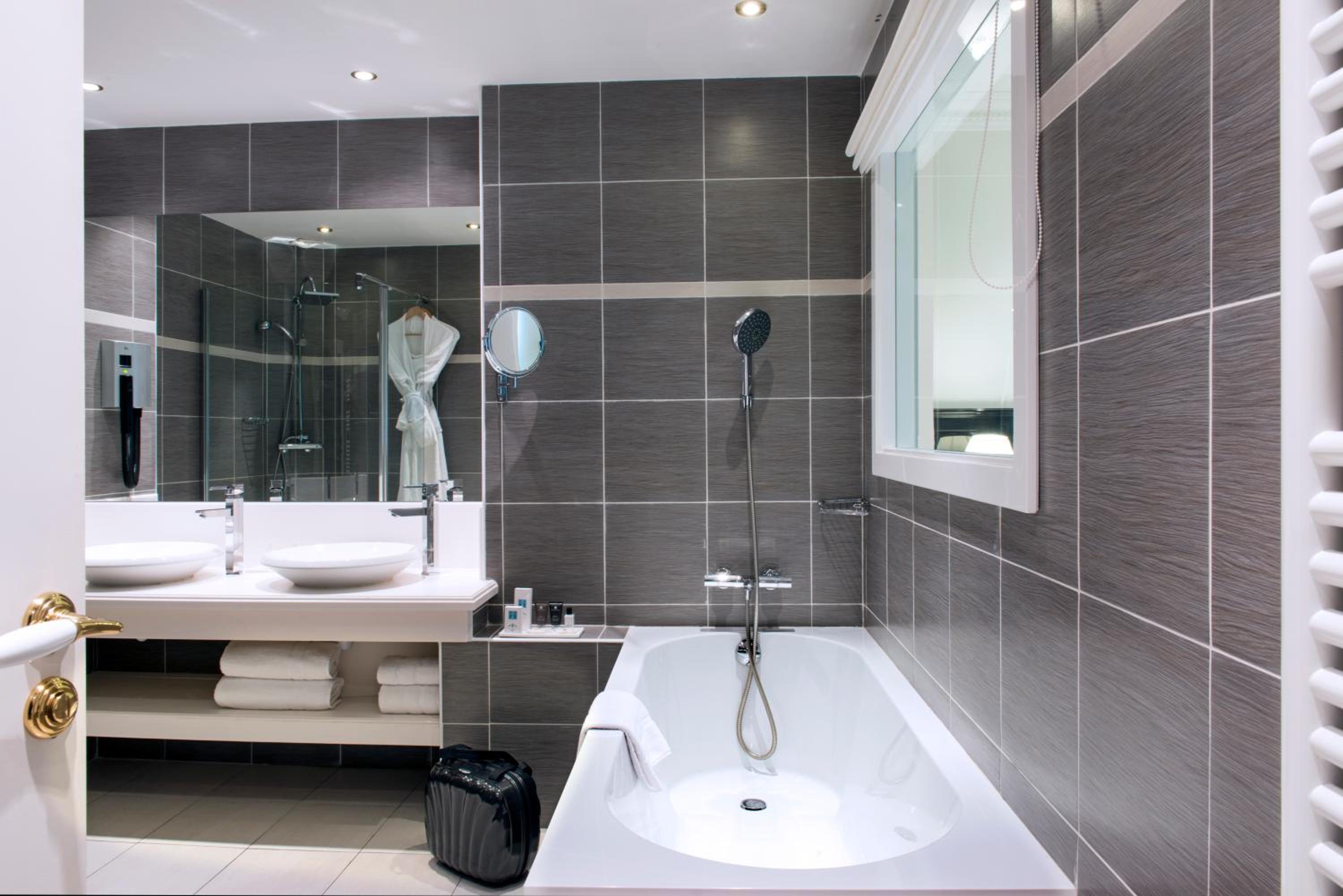 Deluxe Double or Twin Room with Terrace and Park View - Photo 5