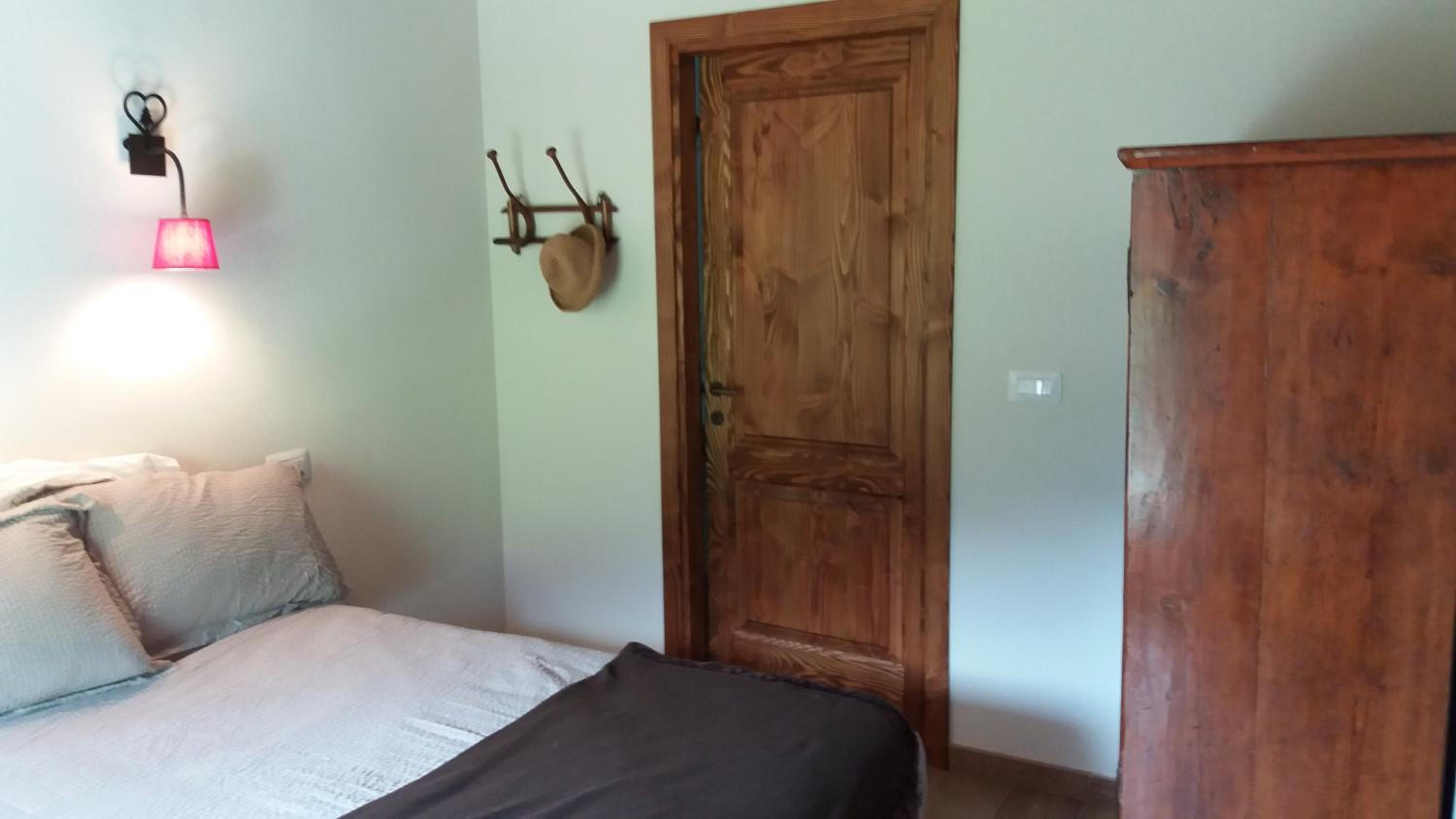 Queen Room photo 1