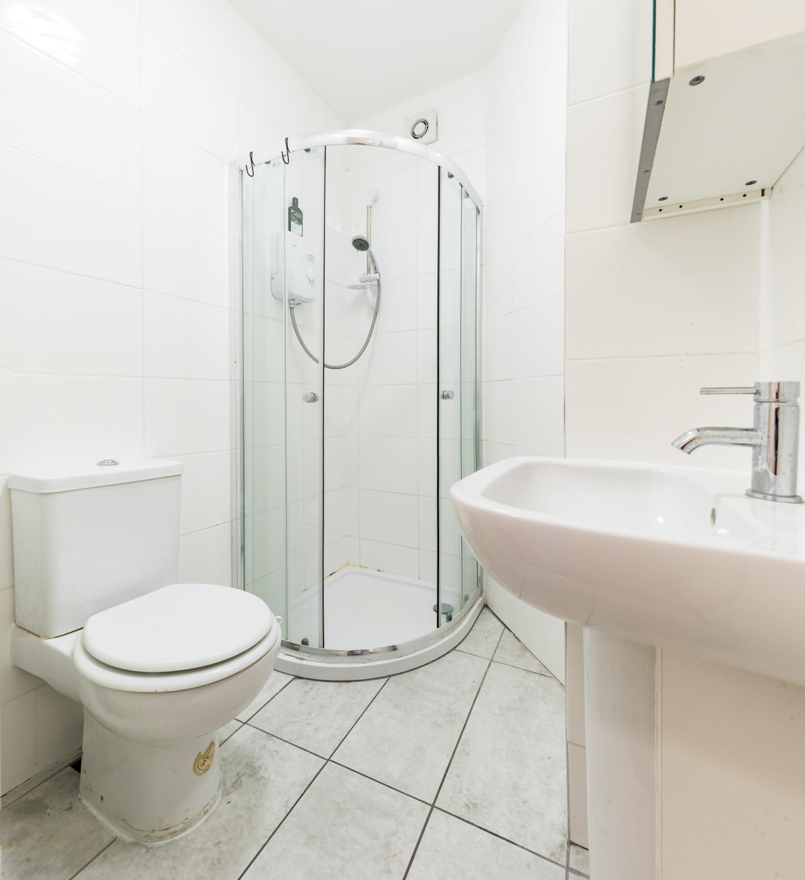 Double Room with Shared Bathroom photo 2