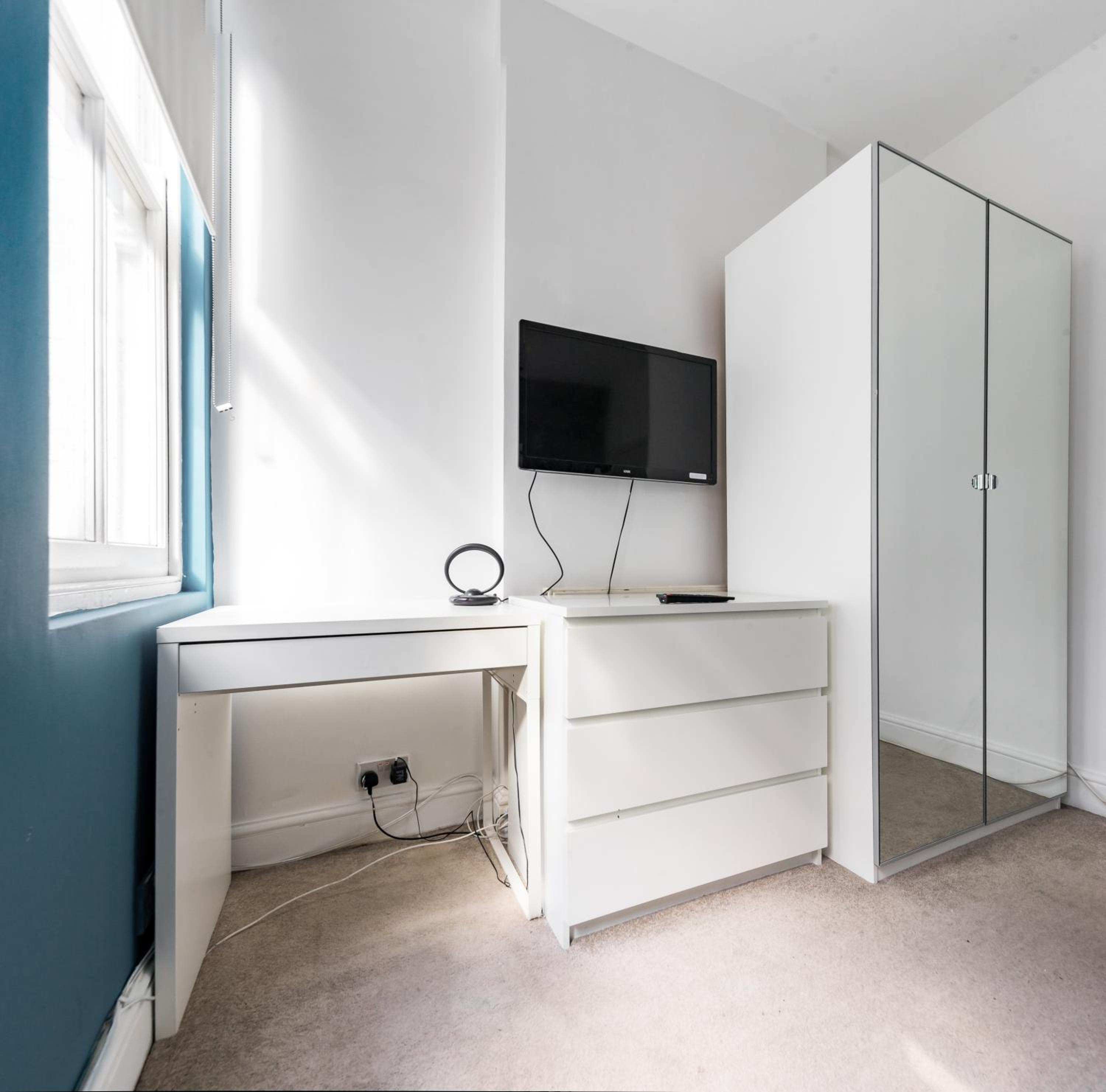 Standard Double Room with Shared Bathroom photo 3