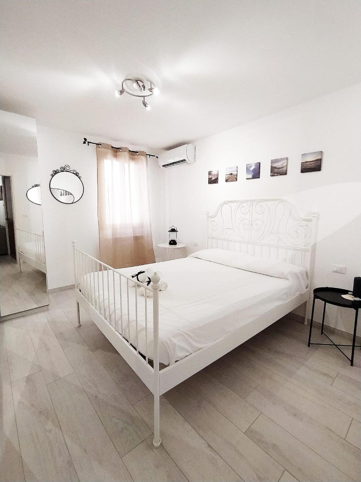 One-Bedroom House photo 1