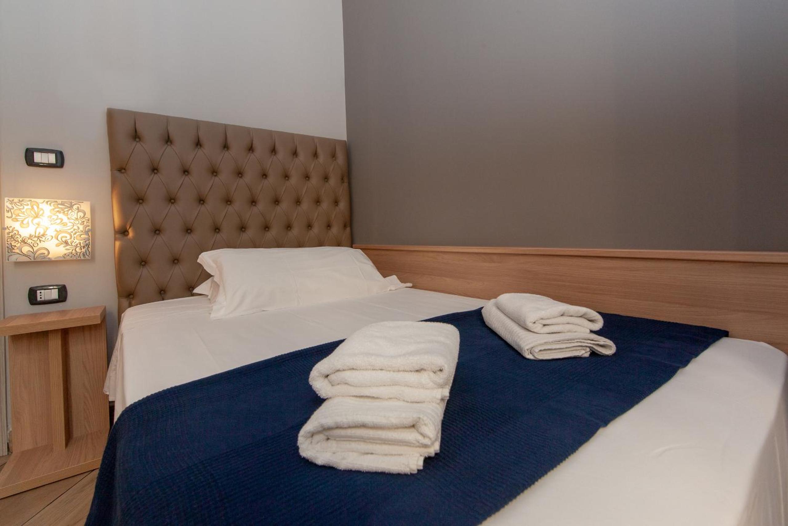 Double Room with Private External Bathroom photo 3