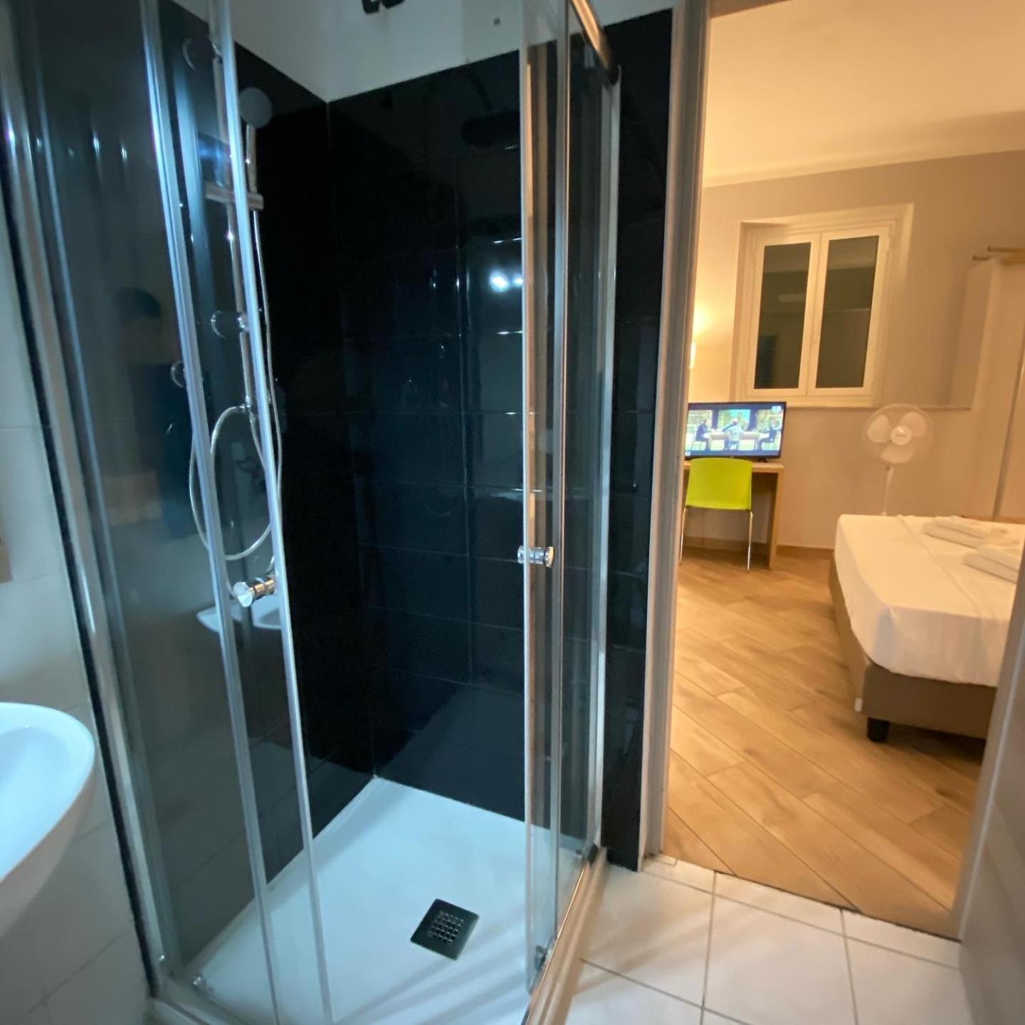 Triple Room - Photo 6