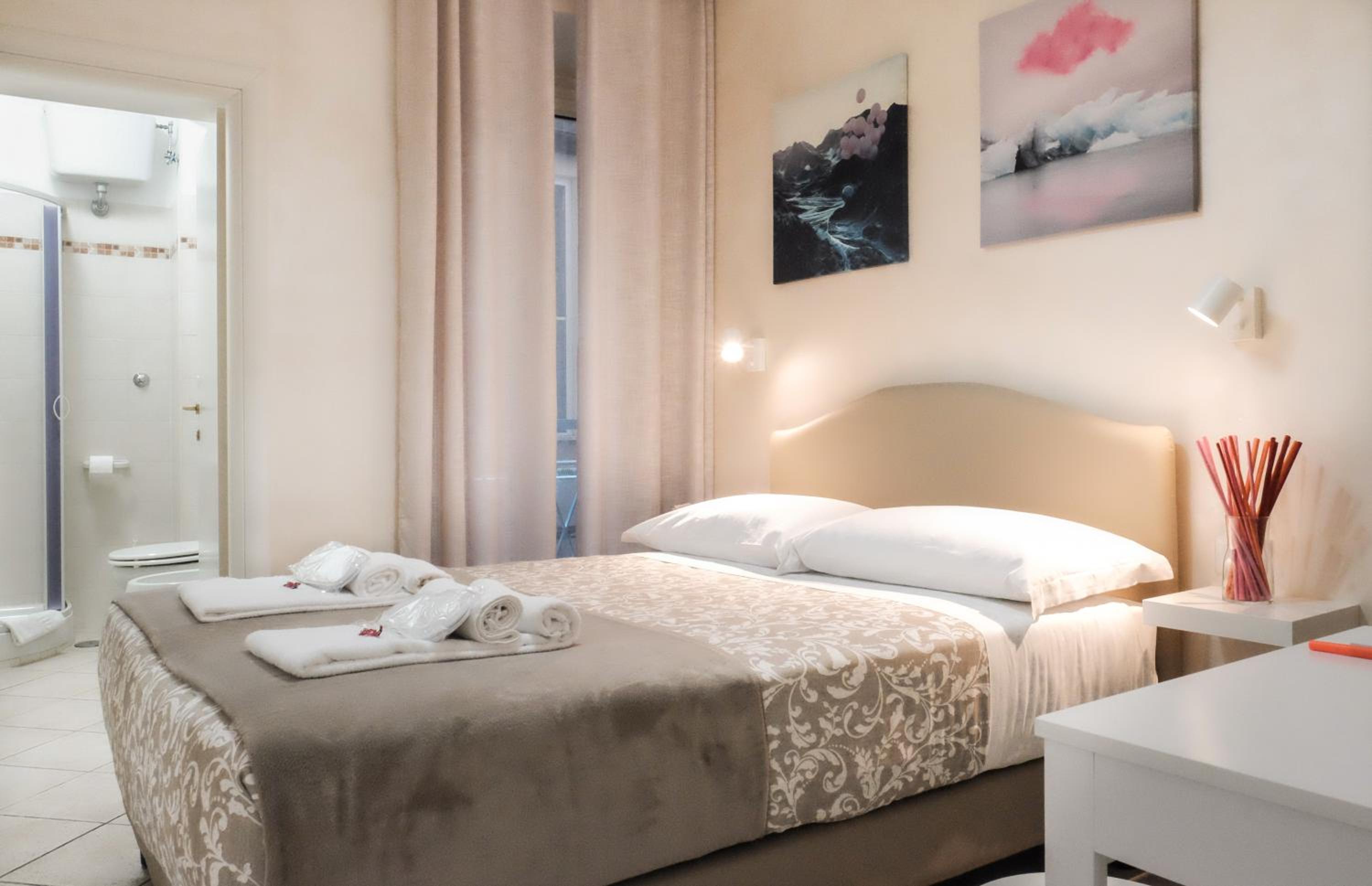 Small Double Room photo 2