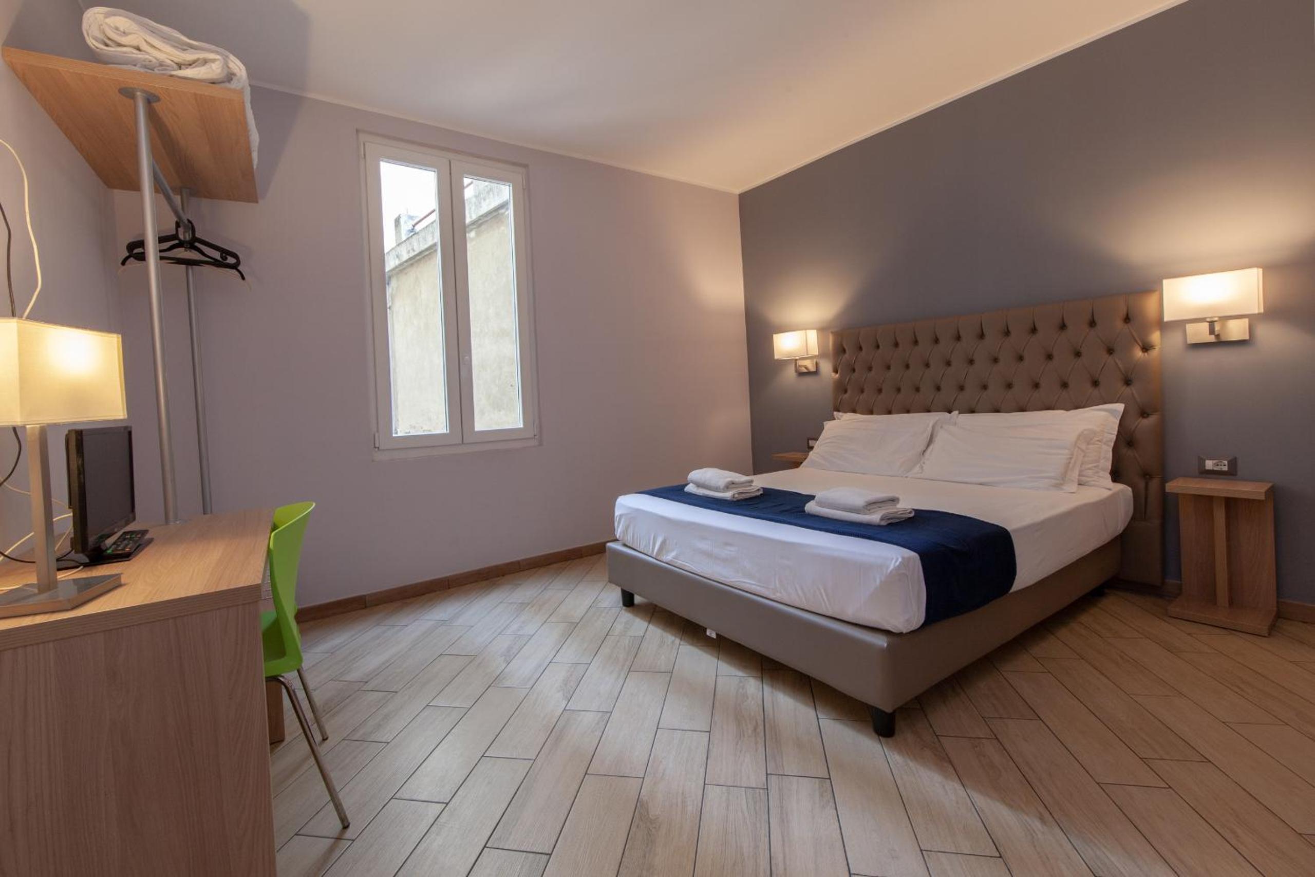 Double Room - Photo 15