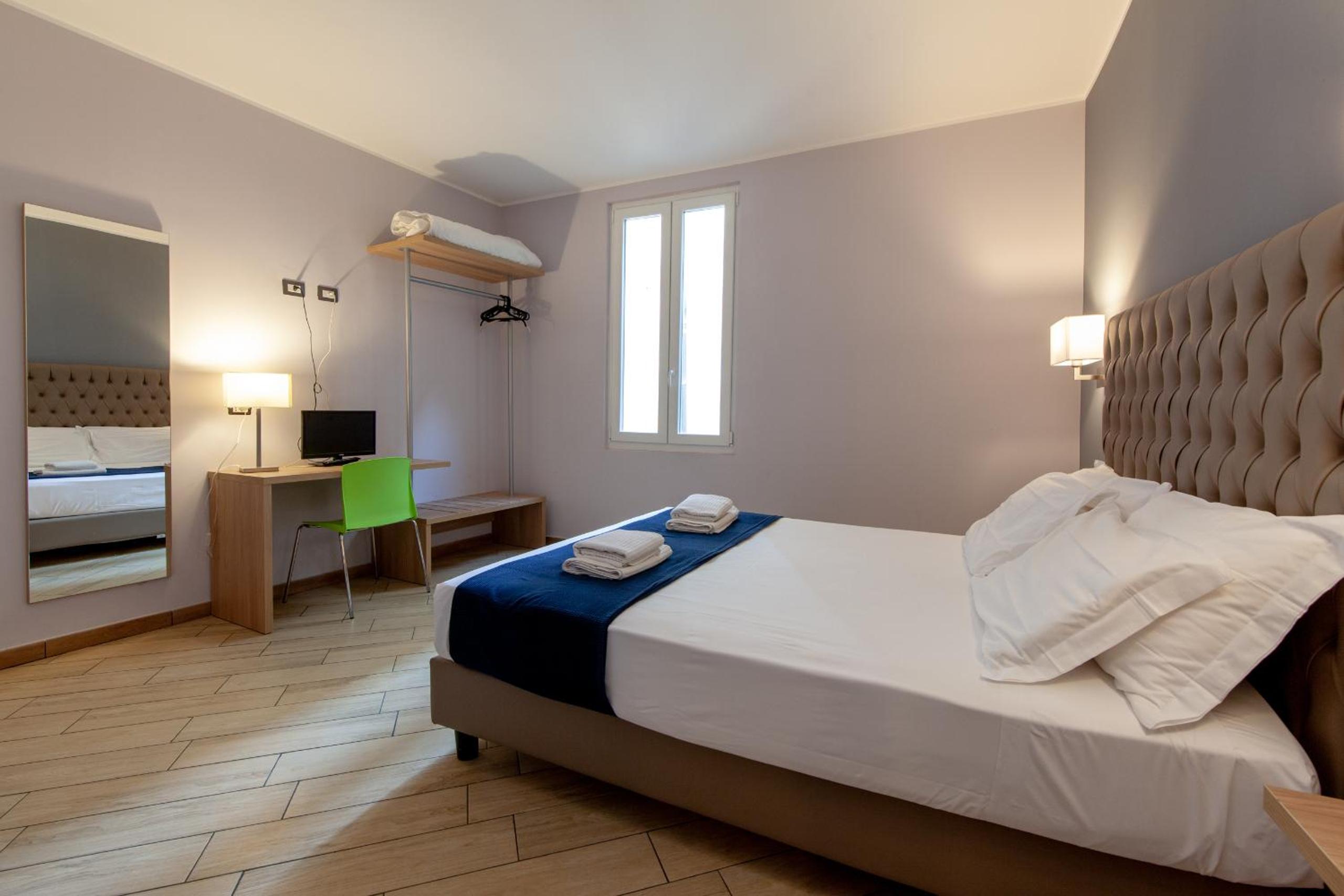 Double Room - Photo 9