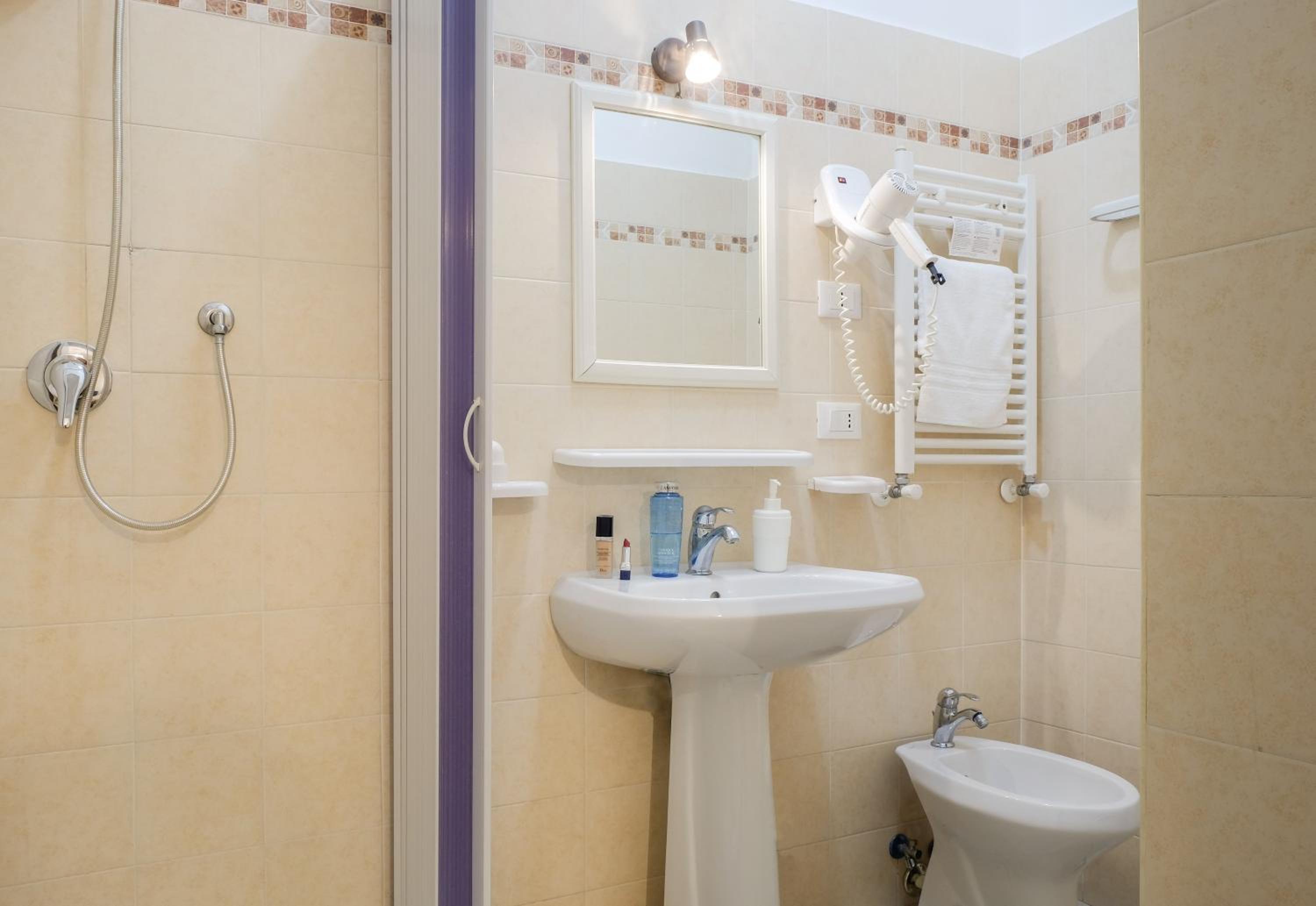 Double or Twin Room photo 3