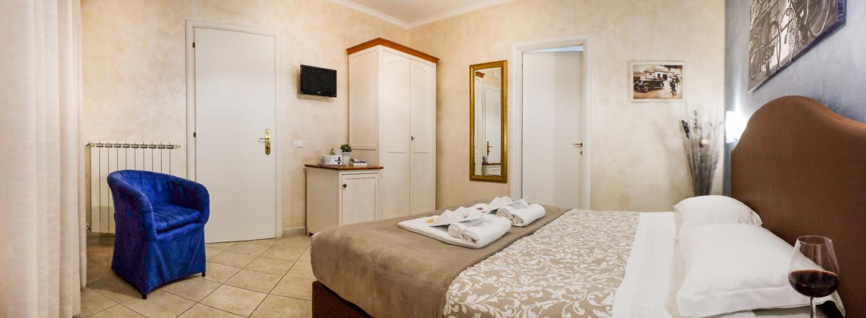 Double or Twin Room photo 3