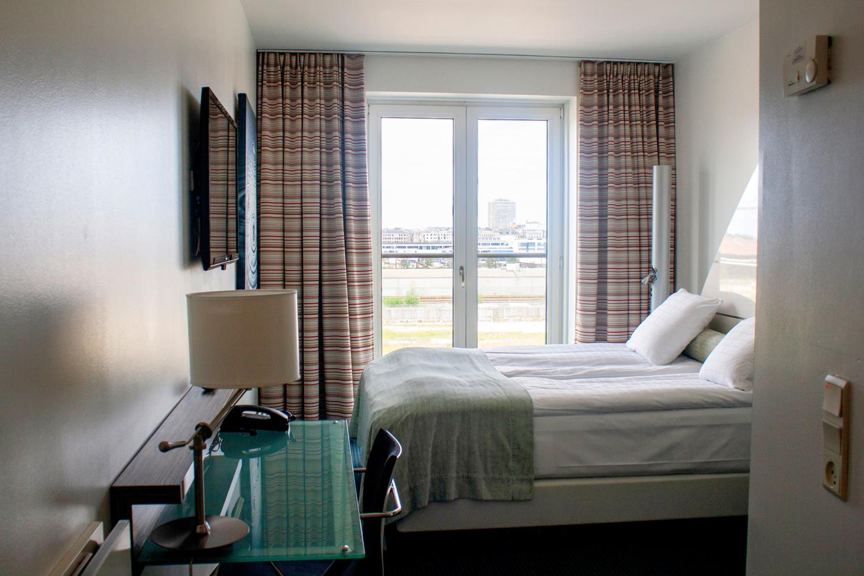 Standard Double Room - Photo 7