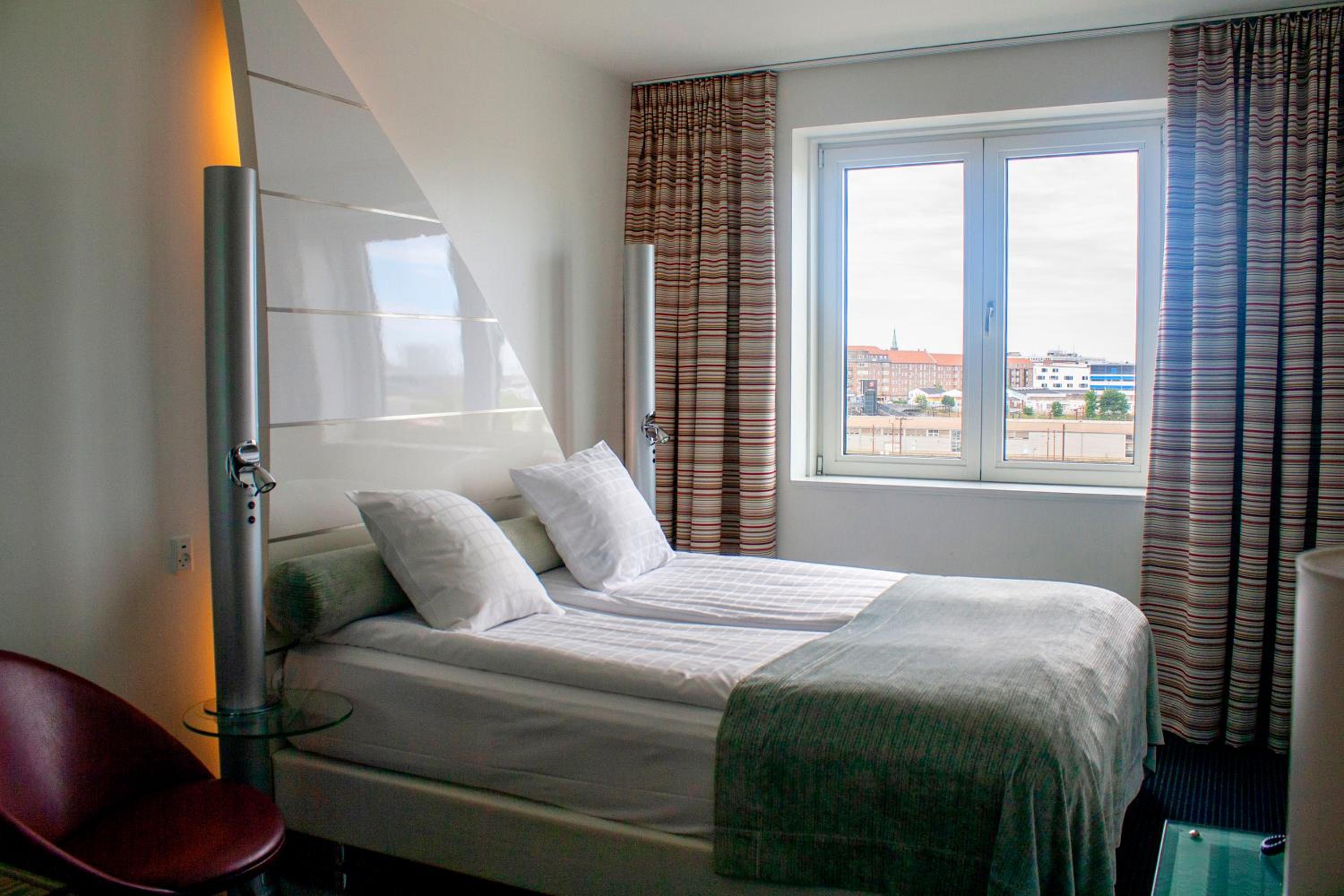 Standard Double Room - Photo 13