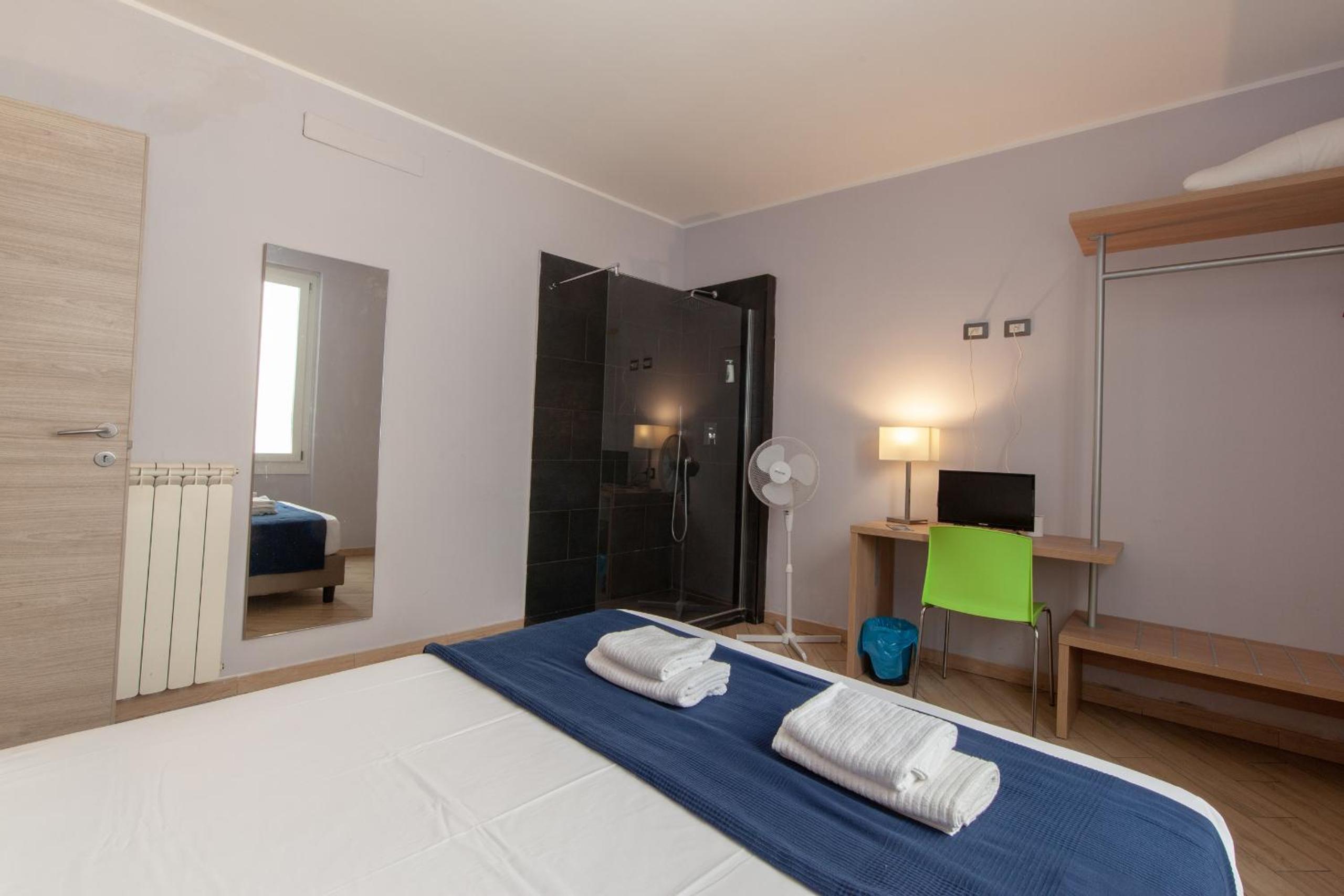 Double Room with Private External Bathroom photo 3
