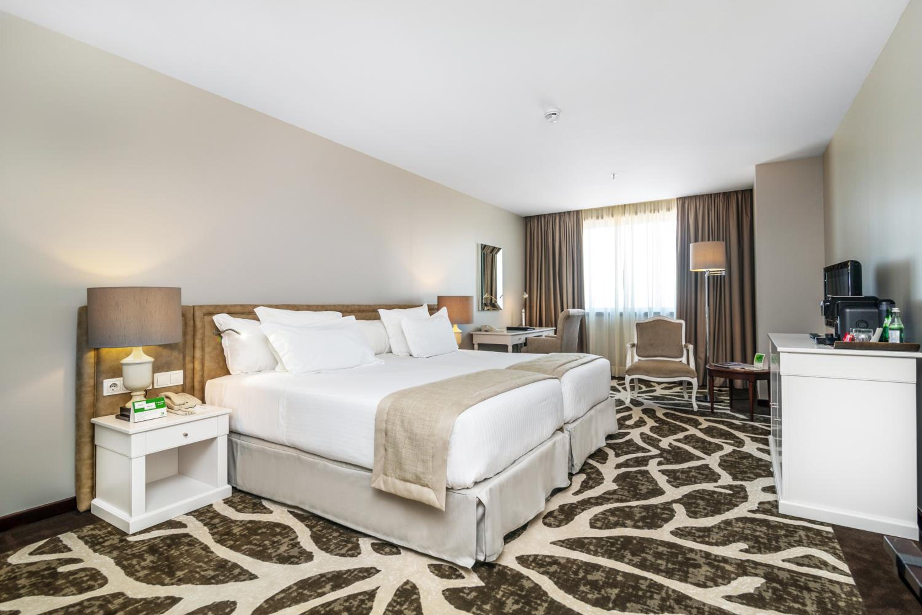 Premium Twin Room with River View photo 3